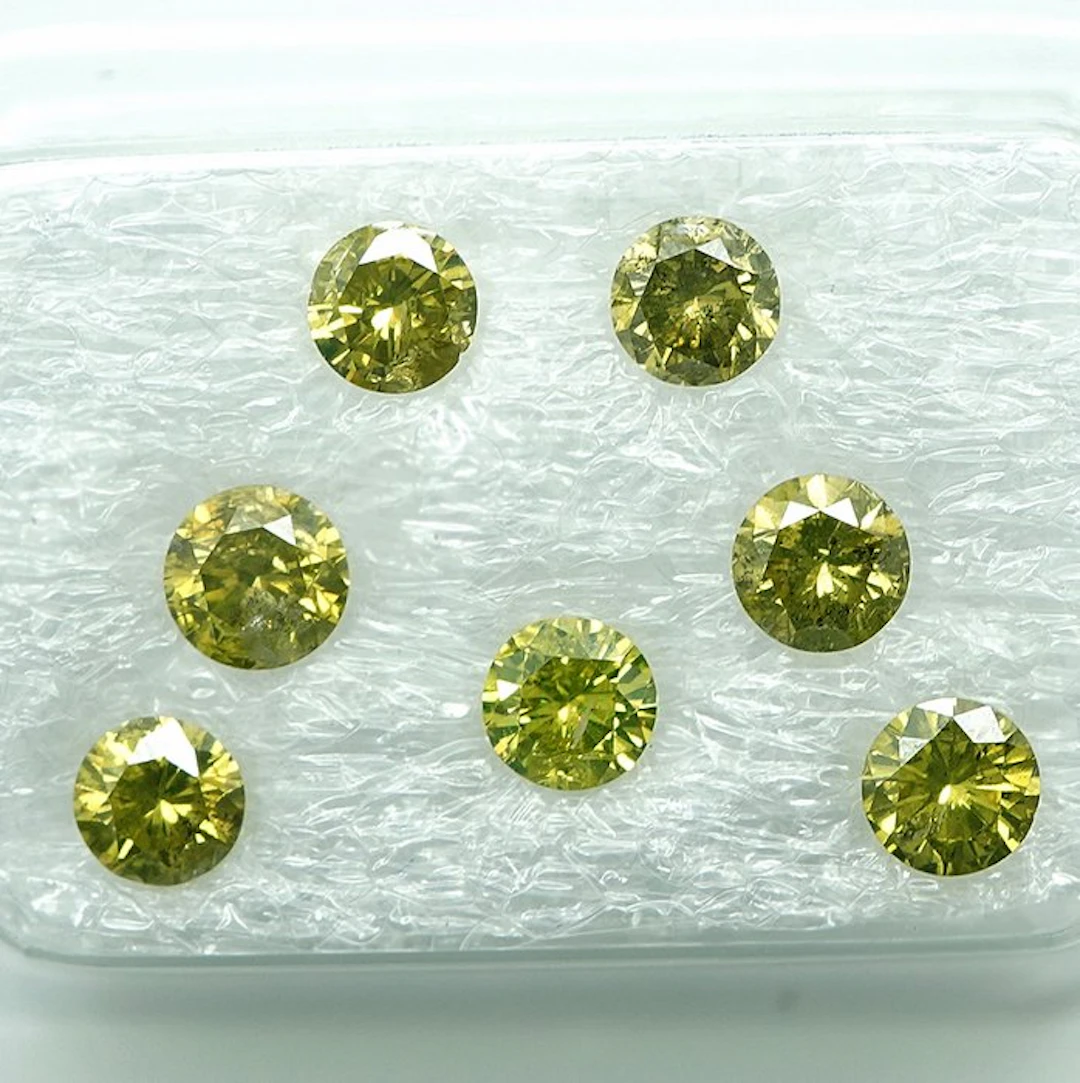 7 pcs Diamond (Colour-treated) - 1.05 ct - Round - Fancy...