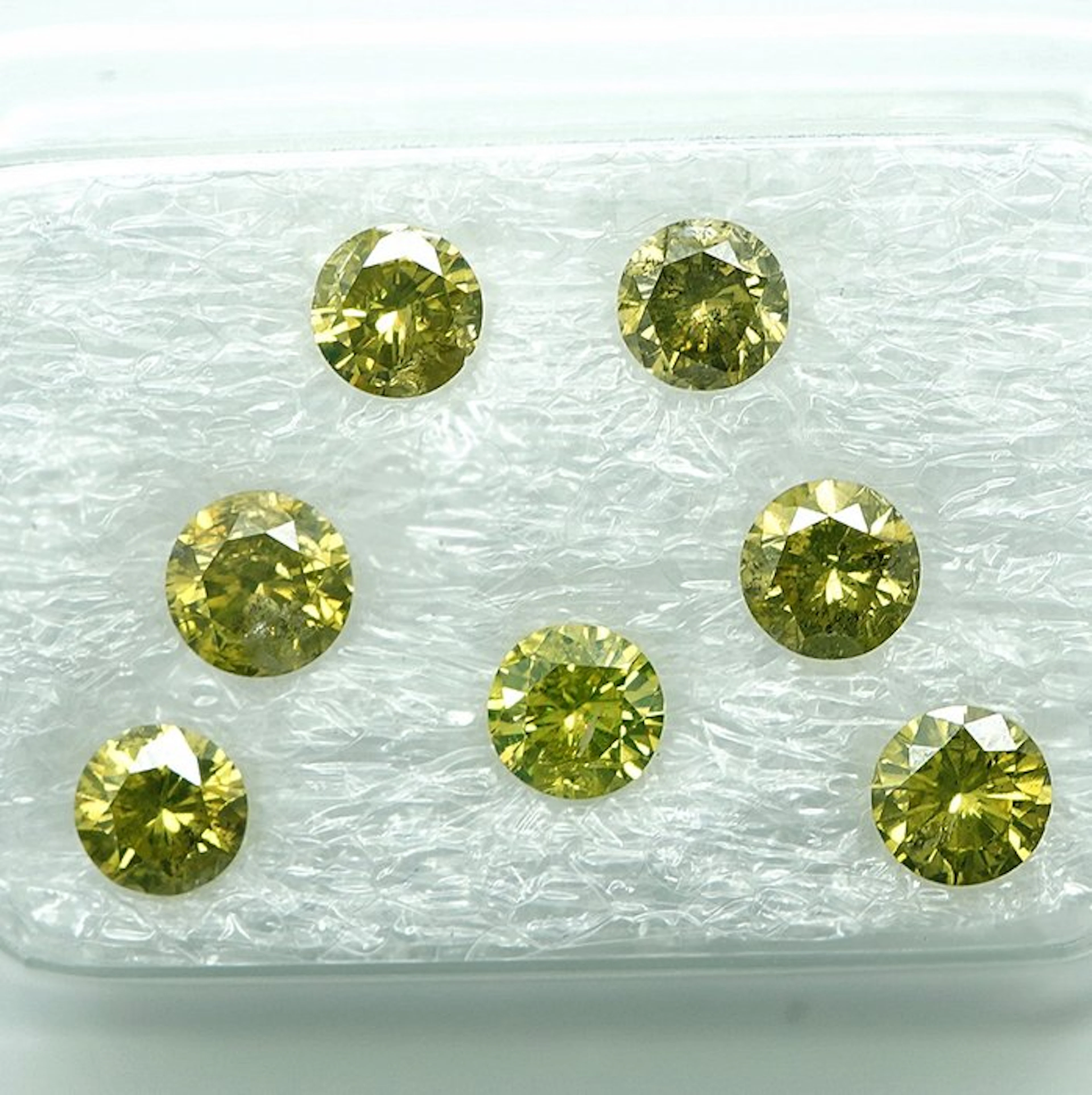 7 pcs Diamond (Colour-treated) - 1.05 ct - Round - Fancy...