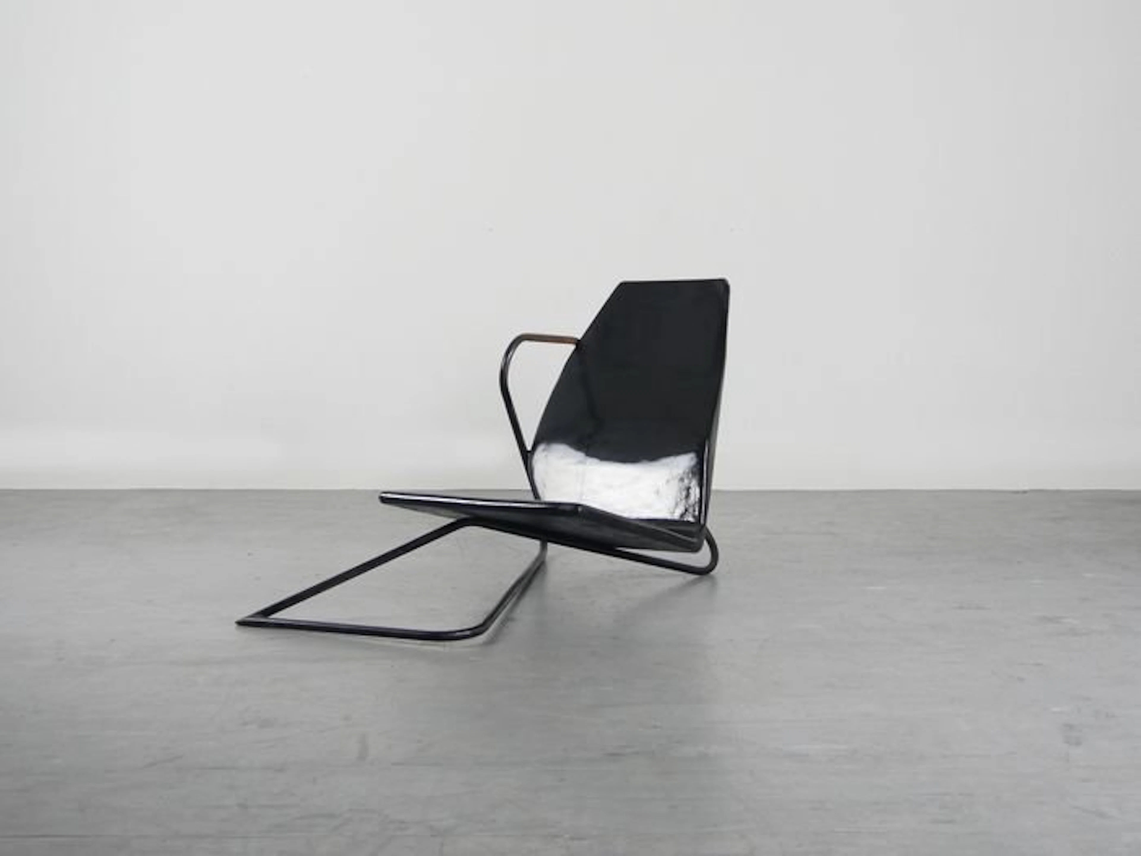 Lounge chair - Metal, Fibreglass, Polyurethane - Concept lounge chair