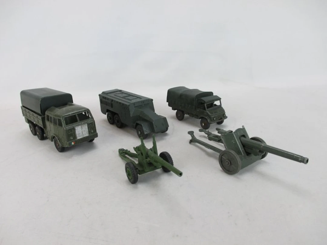 Dinky Toys 1:50 - Model car (5) - Legervoertuigen - and cannons