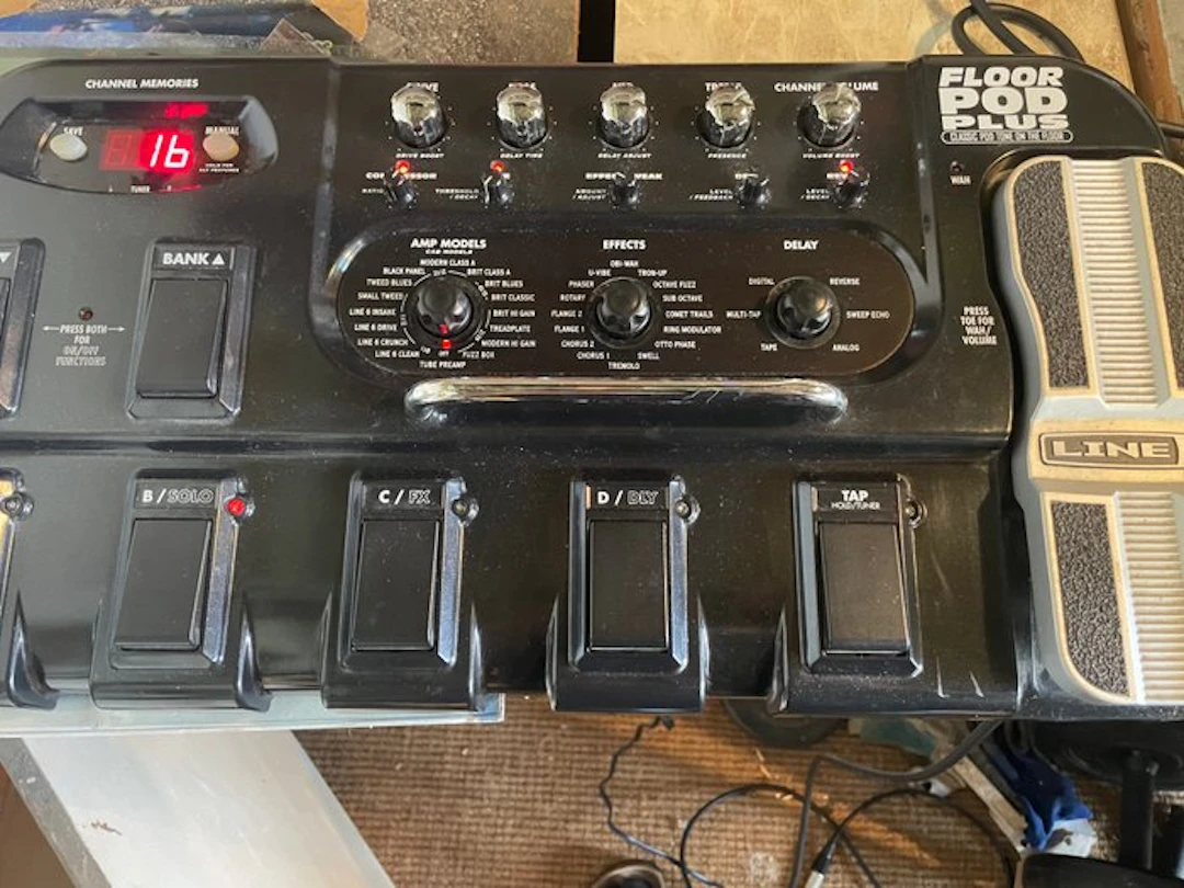 Line 6 - Multiple models - Music pedal - China