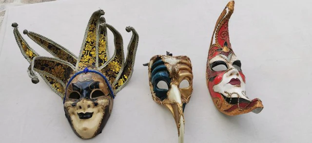 Carnival mask (3) - Italy - 1990-2000 - Set of 3 Venetian masks