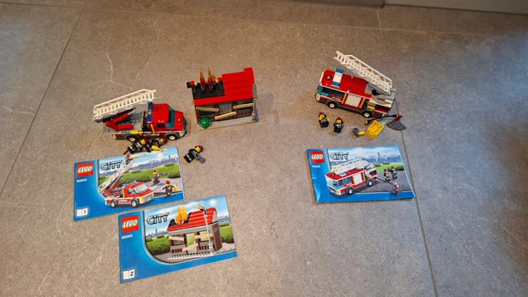 LEGO Set - 60002, 60003 - City - Fire Truck 60002