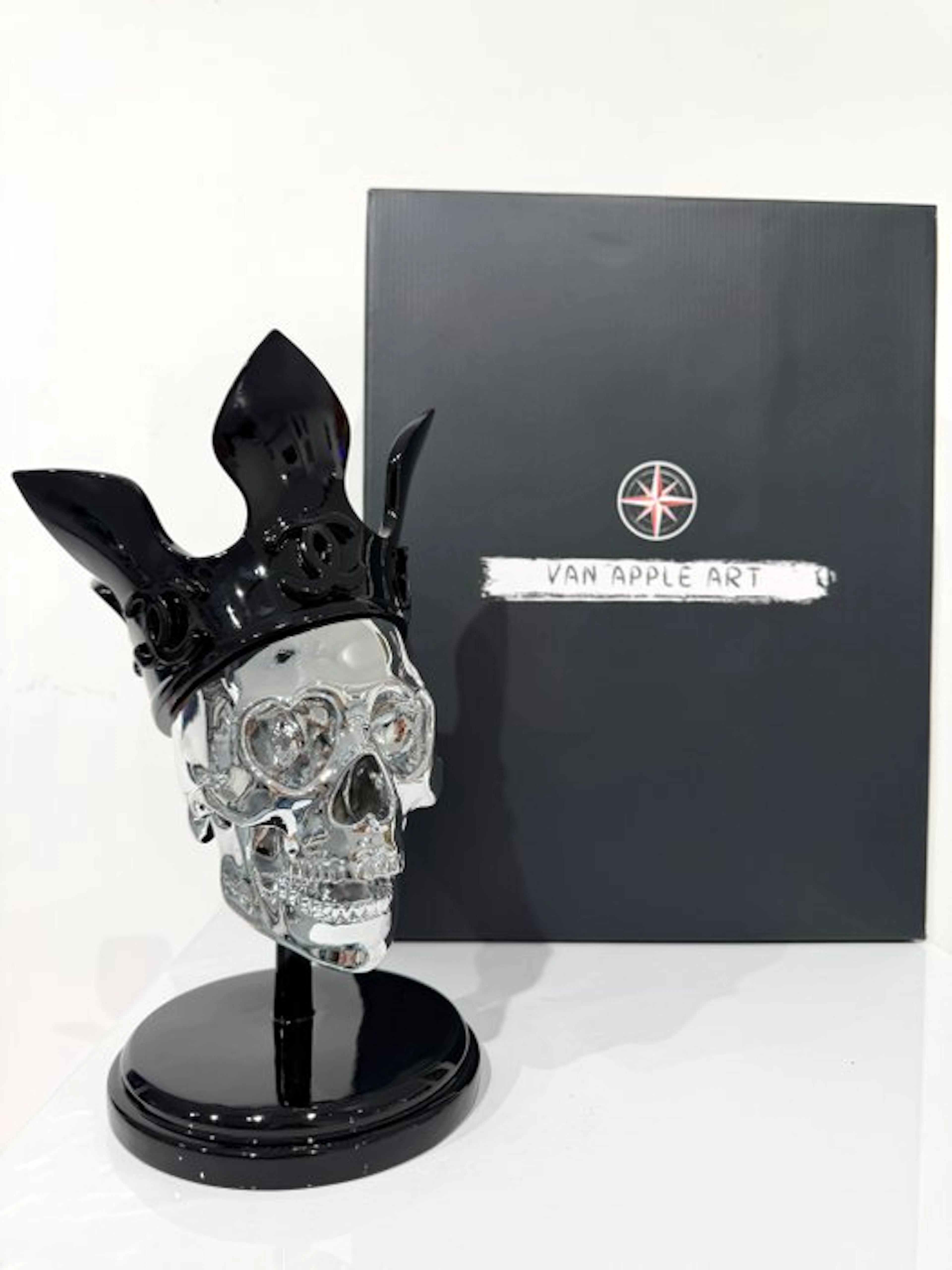 Van Apple Art - Chanel Skull