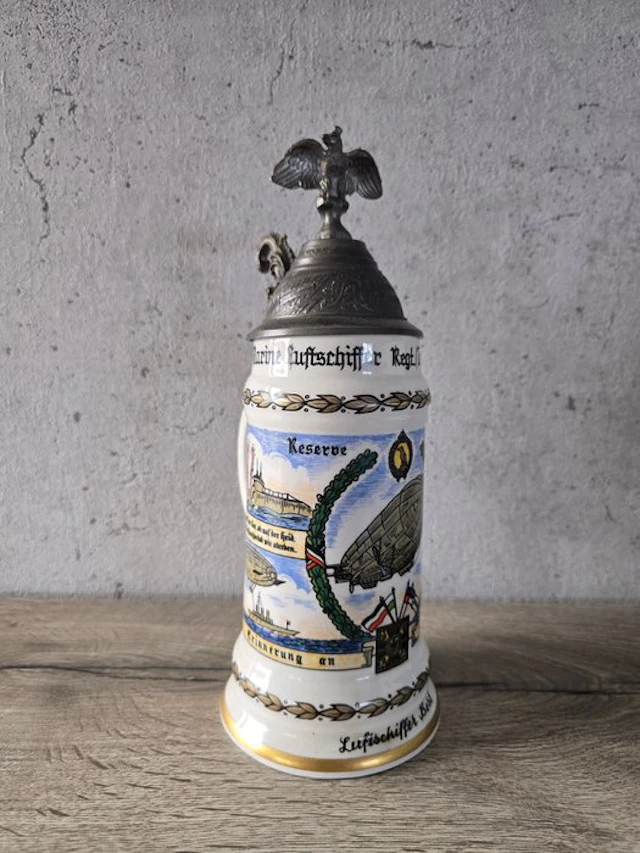 Memorabilia collection - Original porcelain beer mug with...