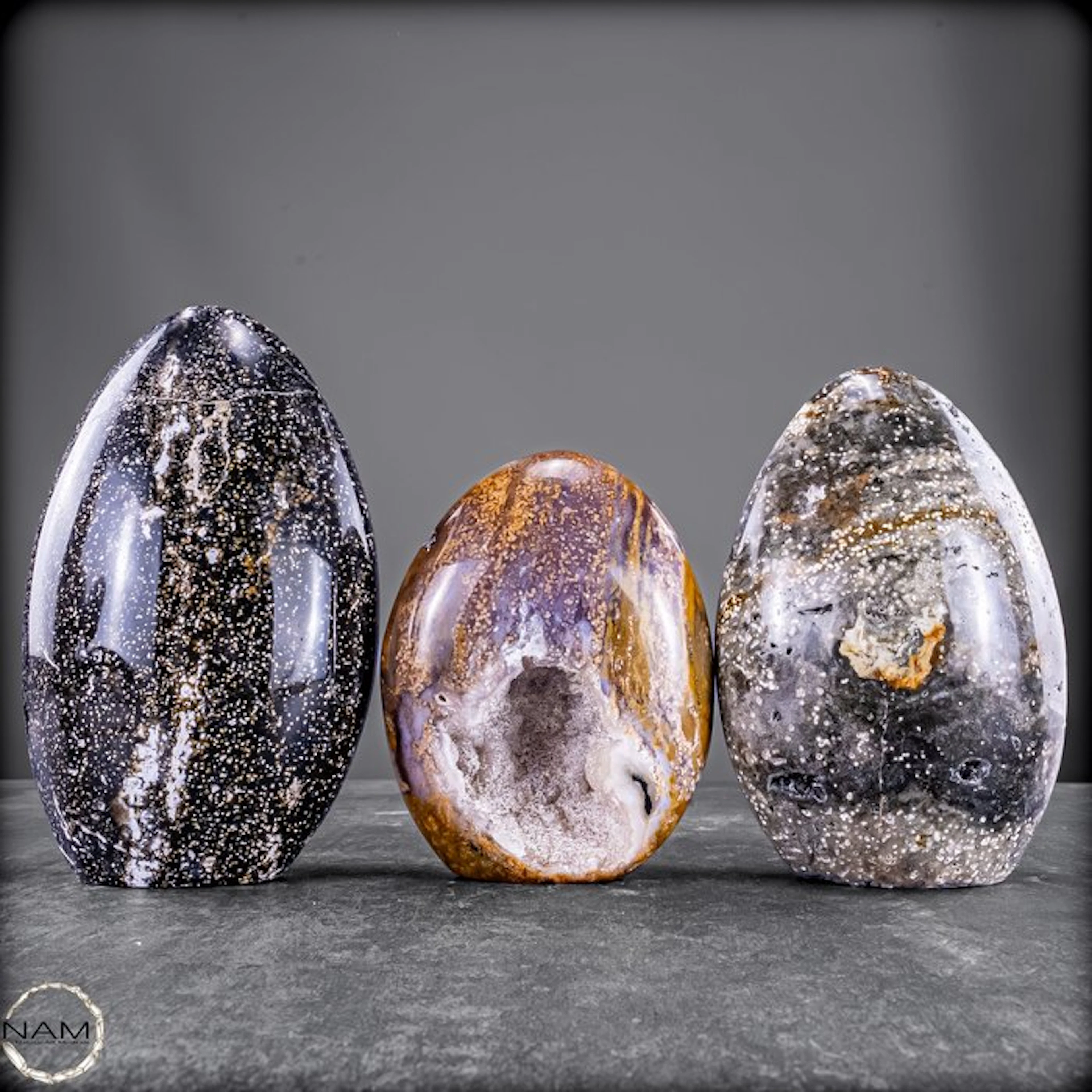 Exclusive agate free-form rough lot from Madagascar –...