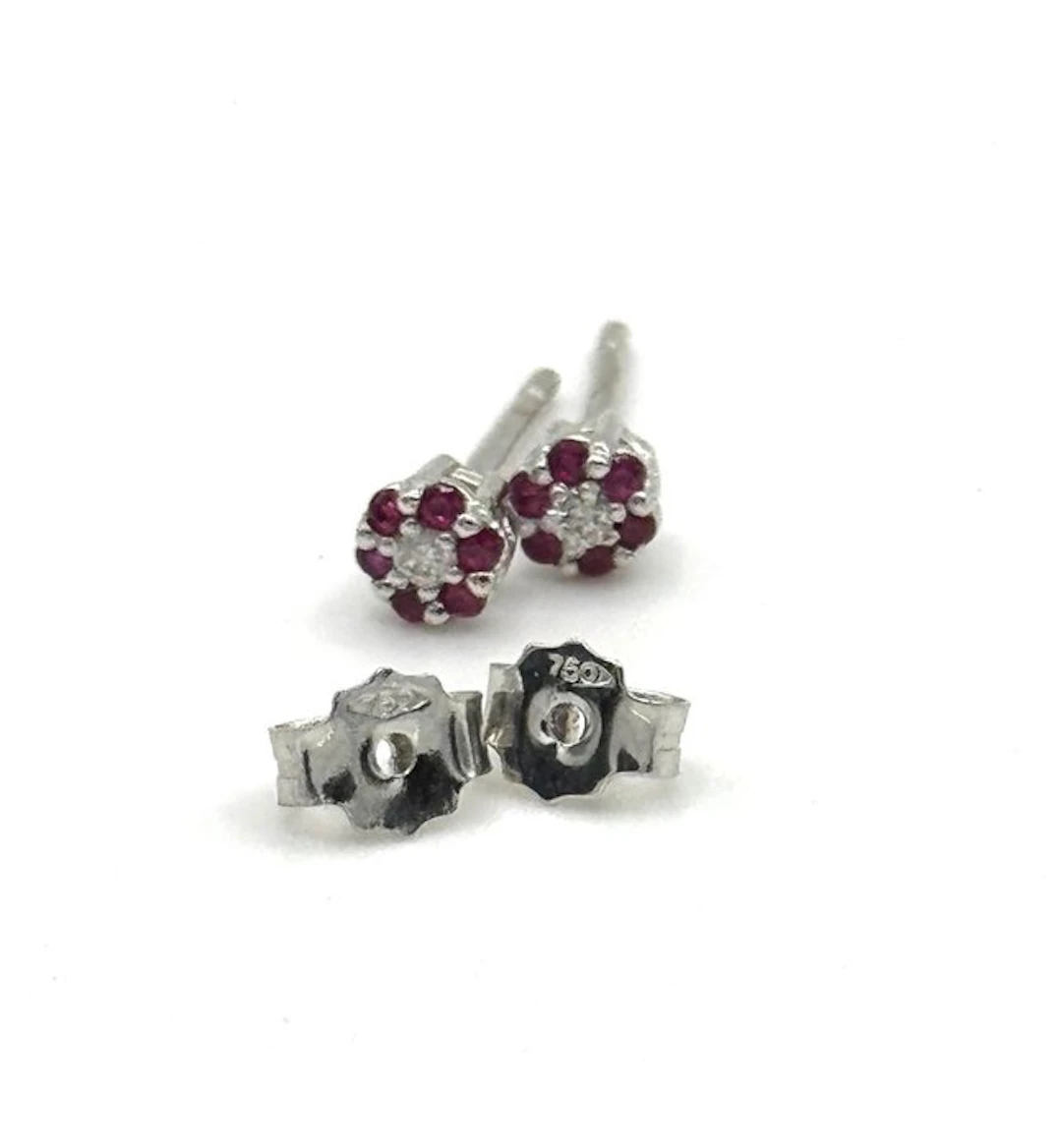 Stud earrings - 18 kt. White gold - 0.50ct. tw. Ruby - Diamond