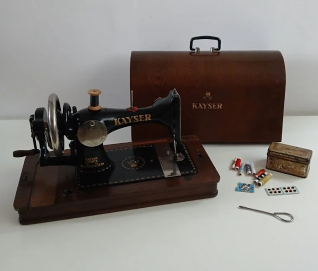 Kayser Fabrik AG Sewing machine - Cast iron