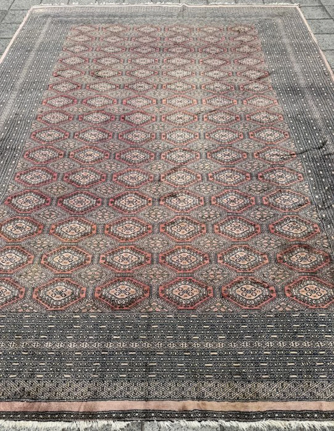 Vintage Pakistan rug - no reserve price - hand-knotted...