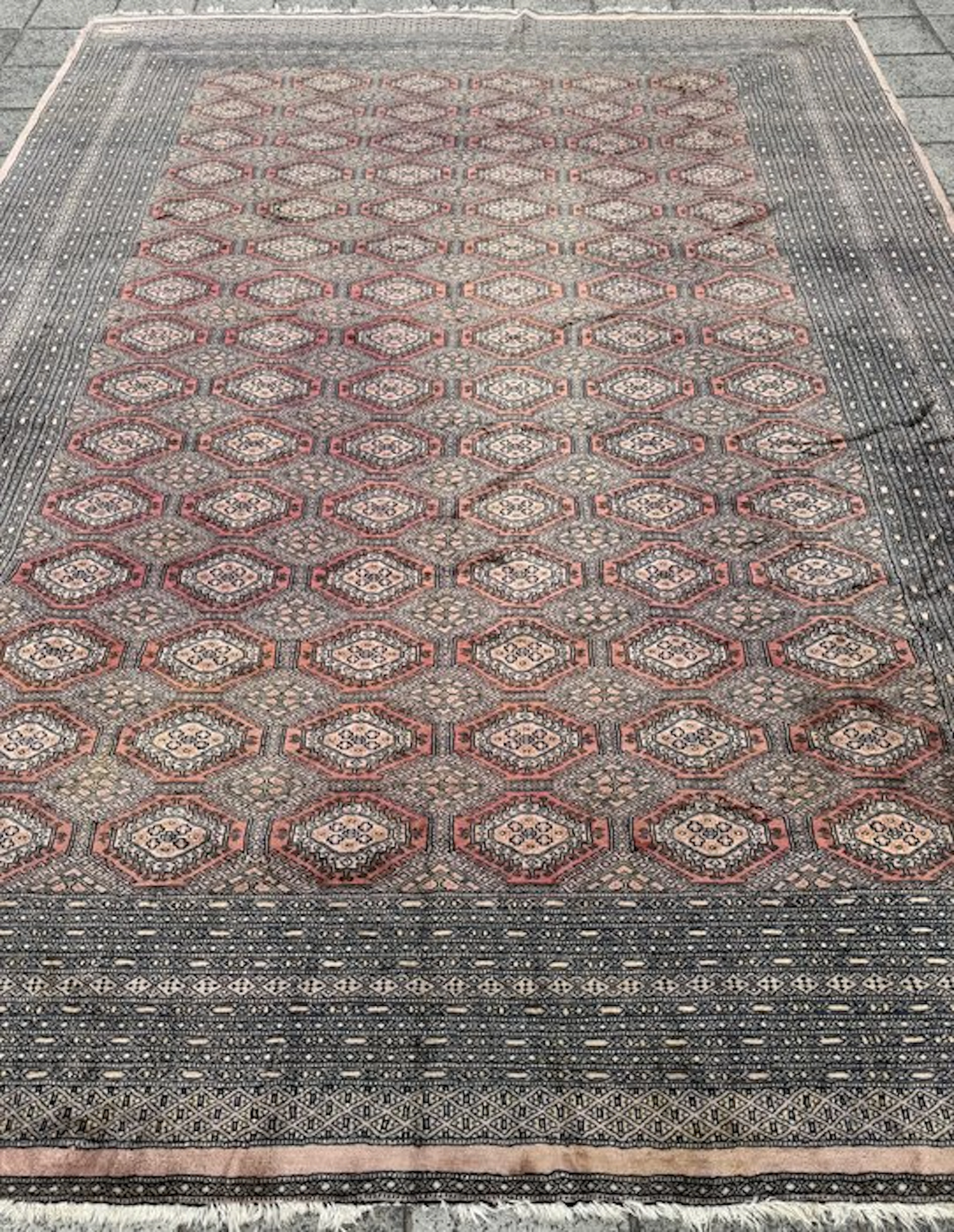 Vintage Pakistan rug - no reserve price - hand-knotted...