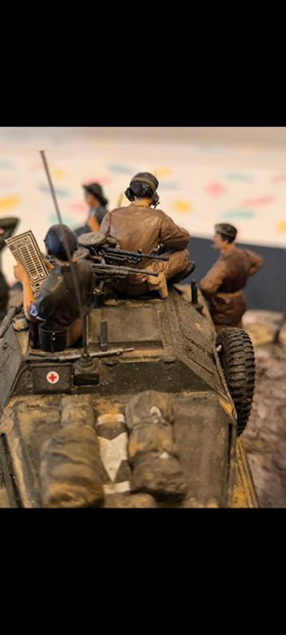 1:35 - Model military vehicle (2) - scaut car ,inglese in...