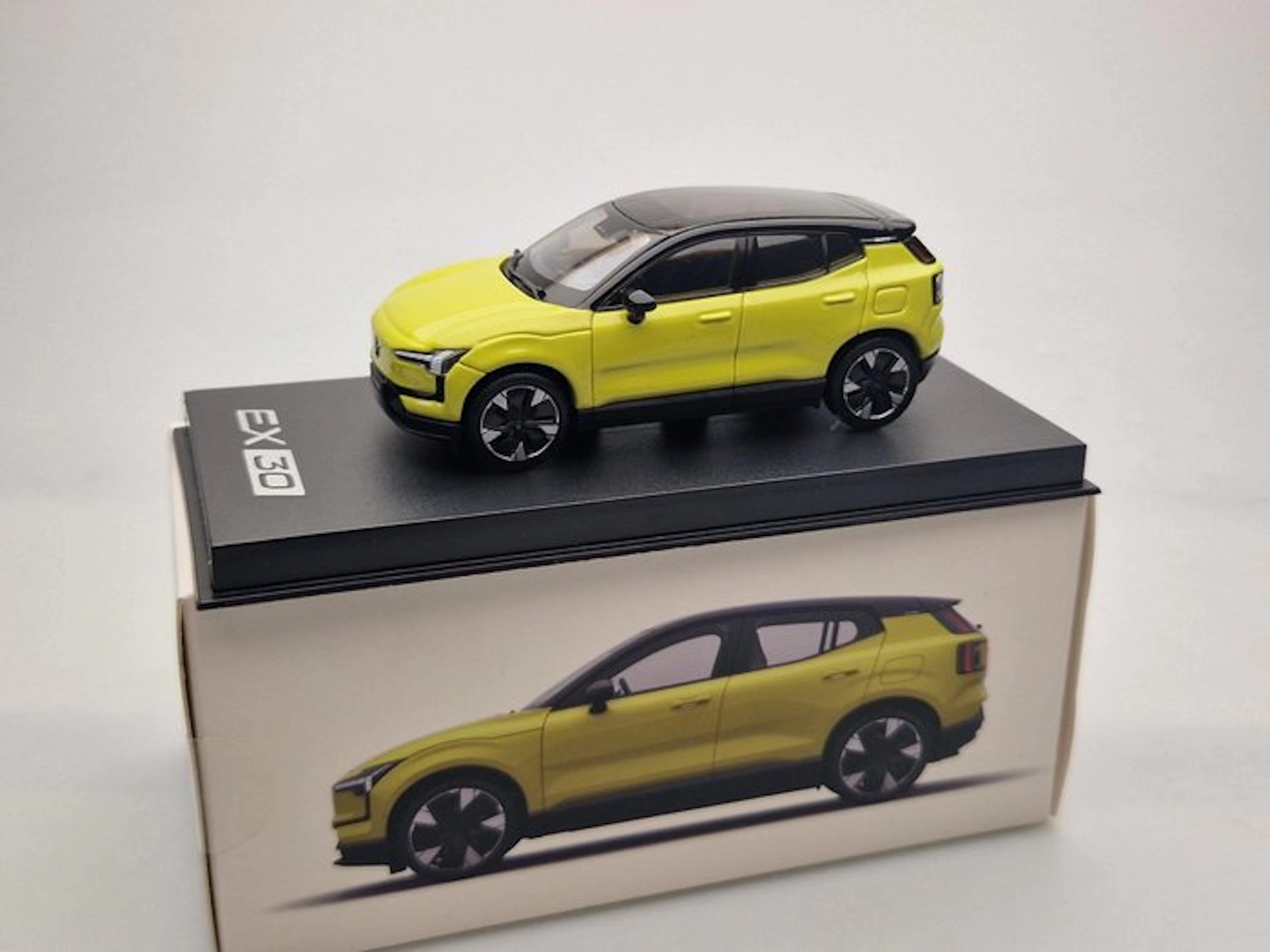 Volvo Dealer edition 1:43 - Model car - Volvo EX30 - 2026...