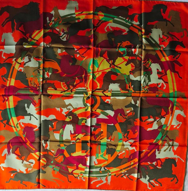 Hermès - EX-LIBRIS EN CAMOUFLAGE by Emery Benoît-Pierre. Recherché - Foulard