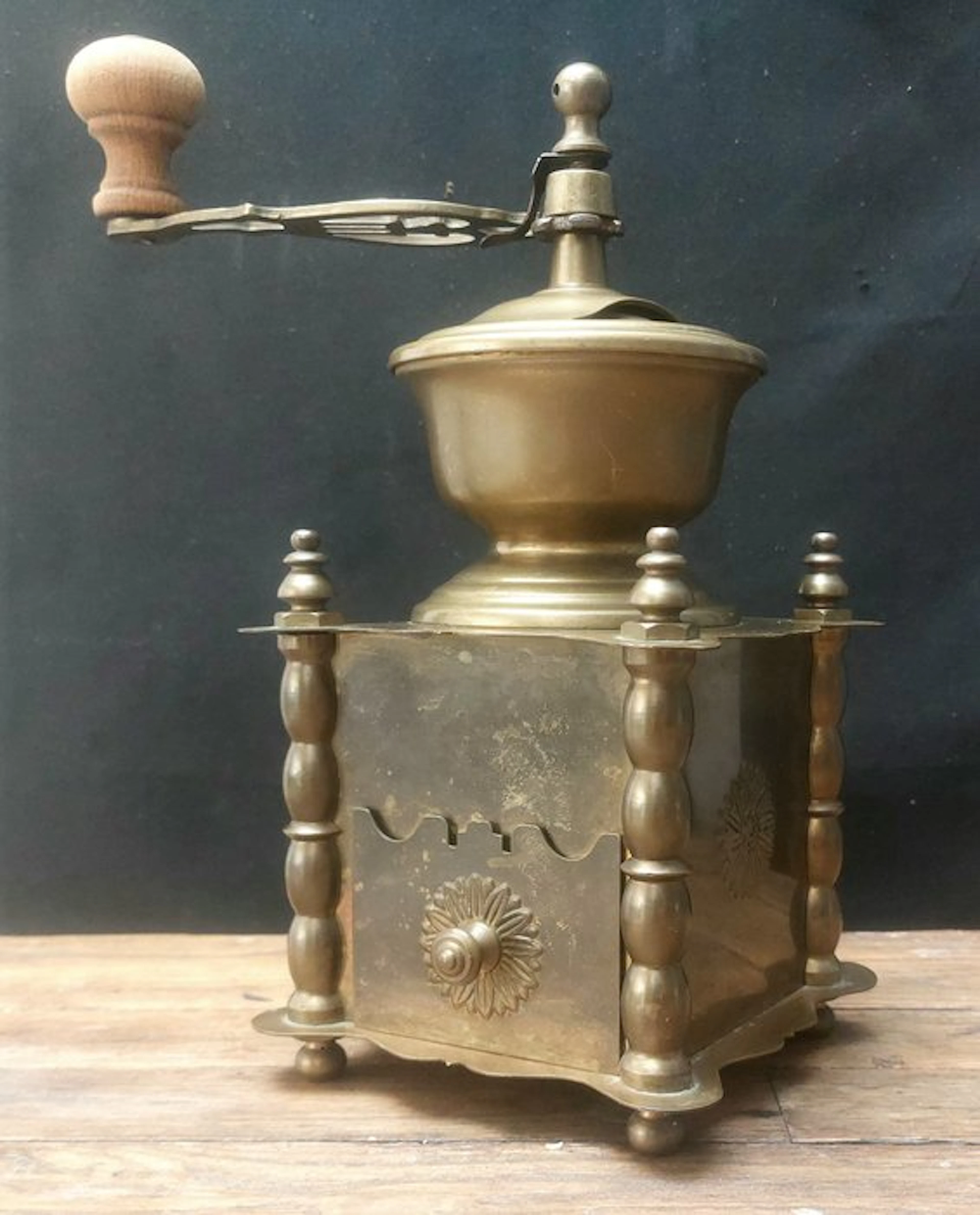 Coffee grinder - Brass - coffee grinder