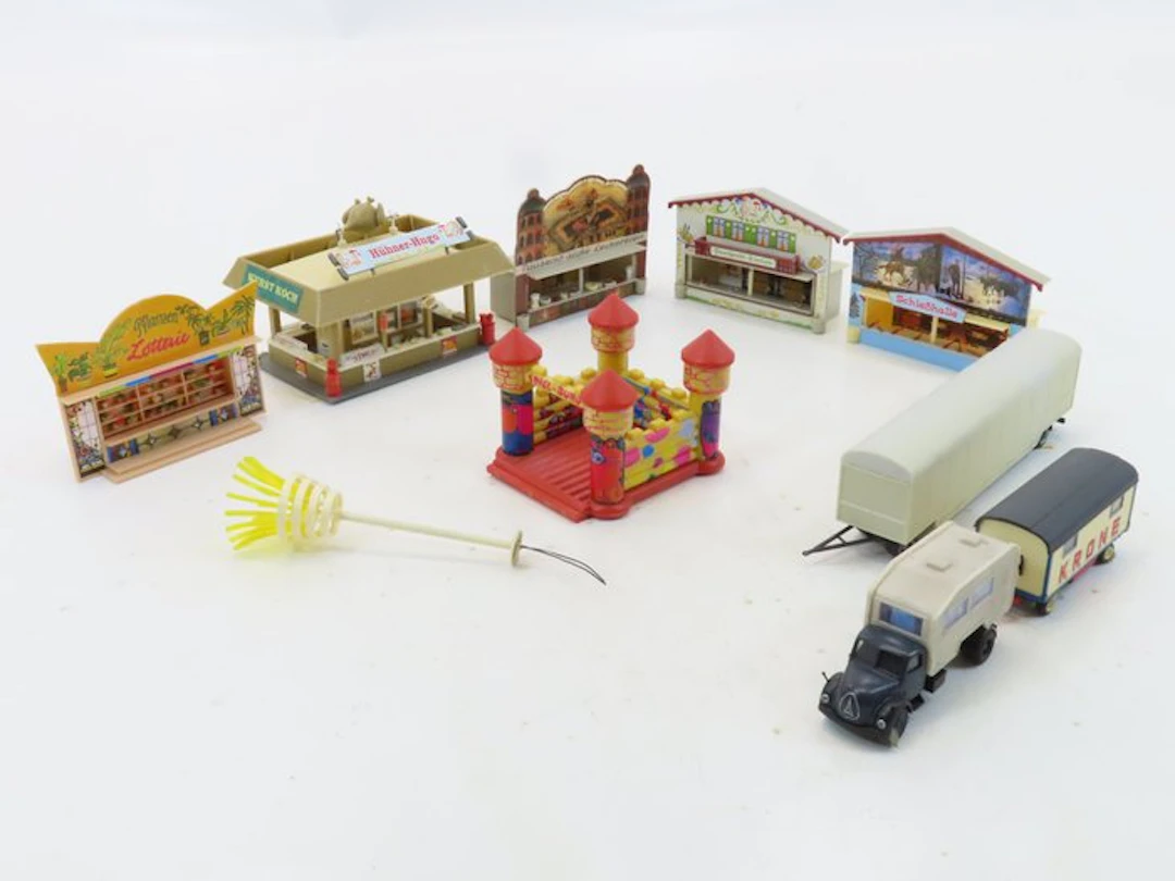 Faller H0 - Model train buildings (8) - 5 fairground stalls