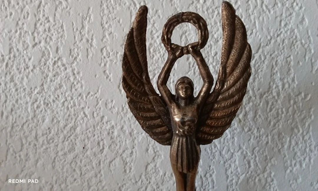 Hood ornament - Clenet