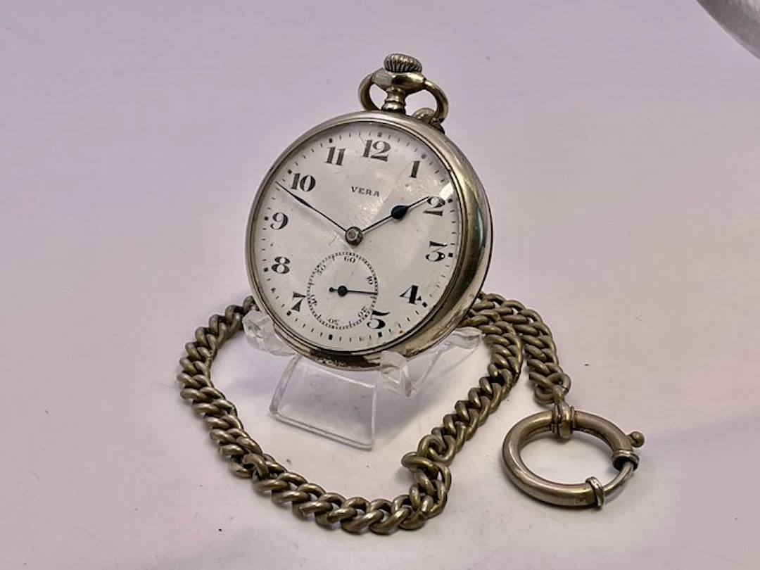 Vera . Swiss Made . Metallo . 1900 . Con catena - 1850-1900