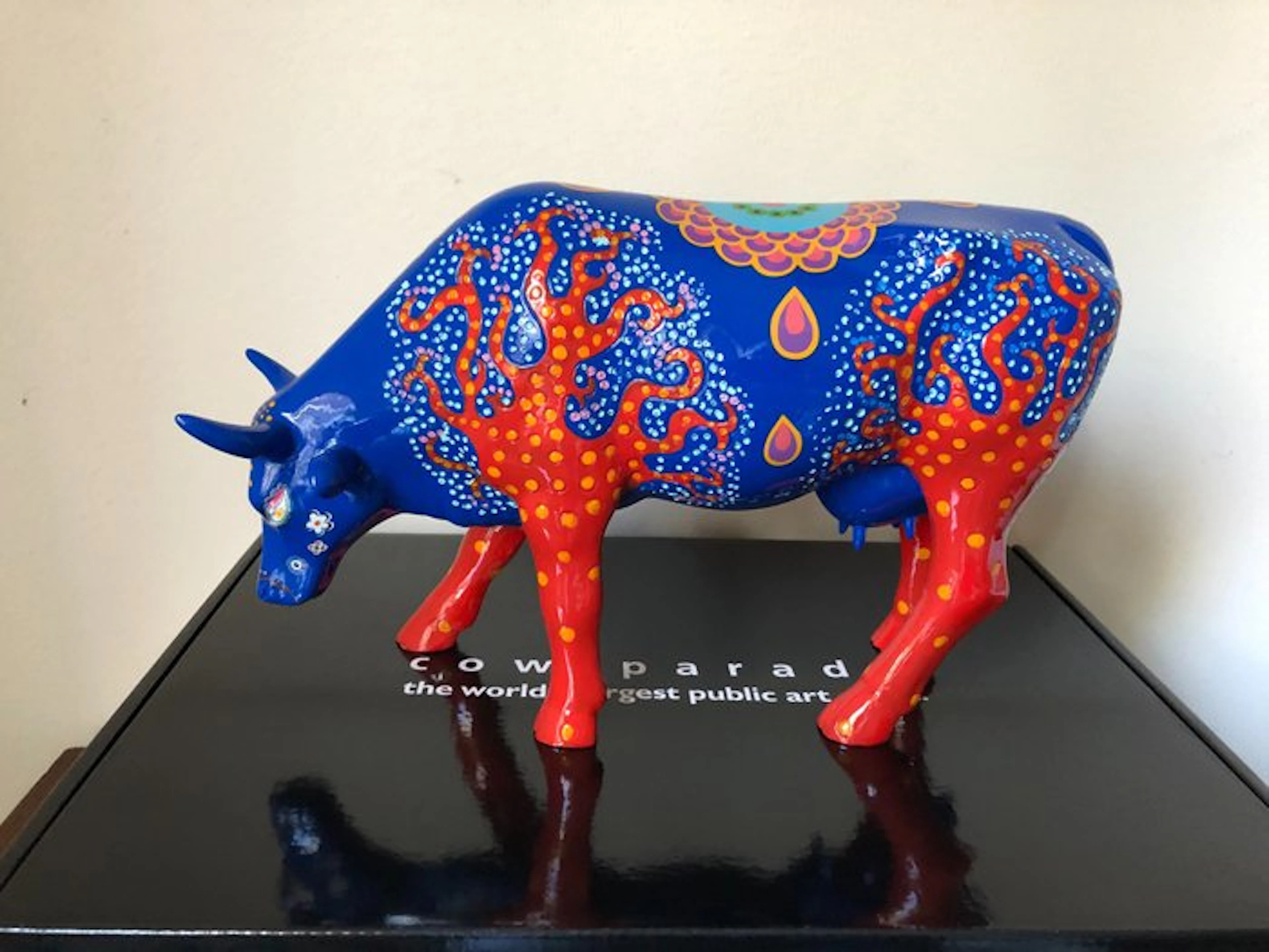 Figurine - Cow Parade, Cowparade. Folk Cow. Large. - Poly Resin.