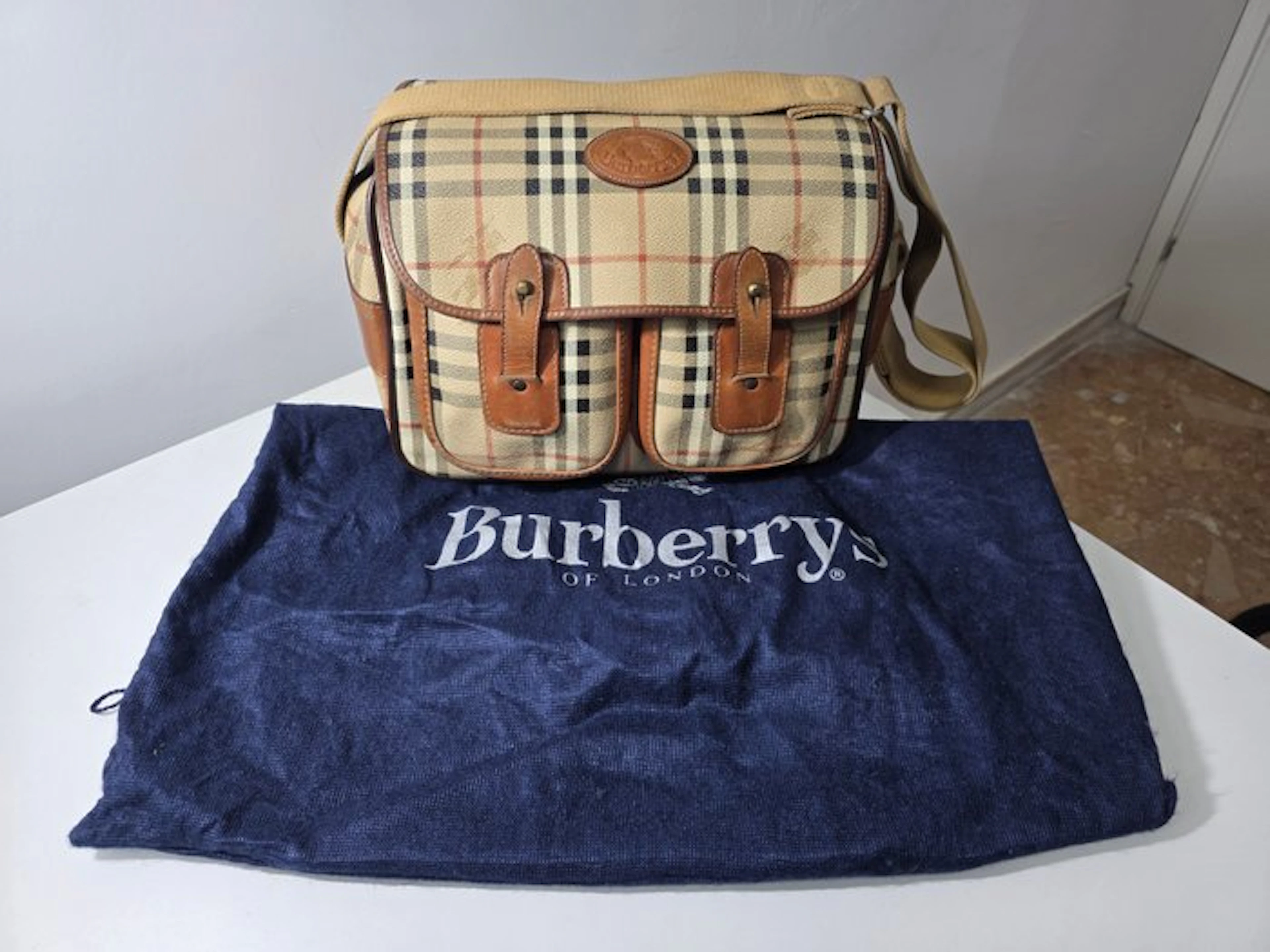 Burberry - Crossbody bag