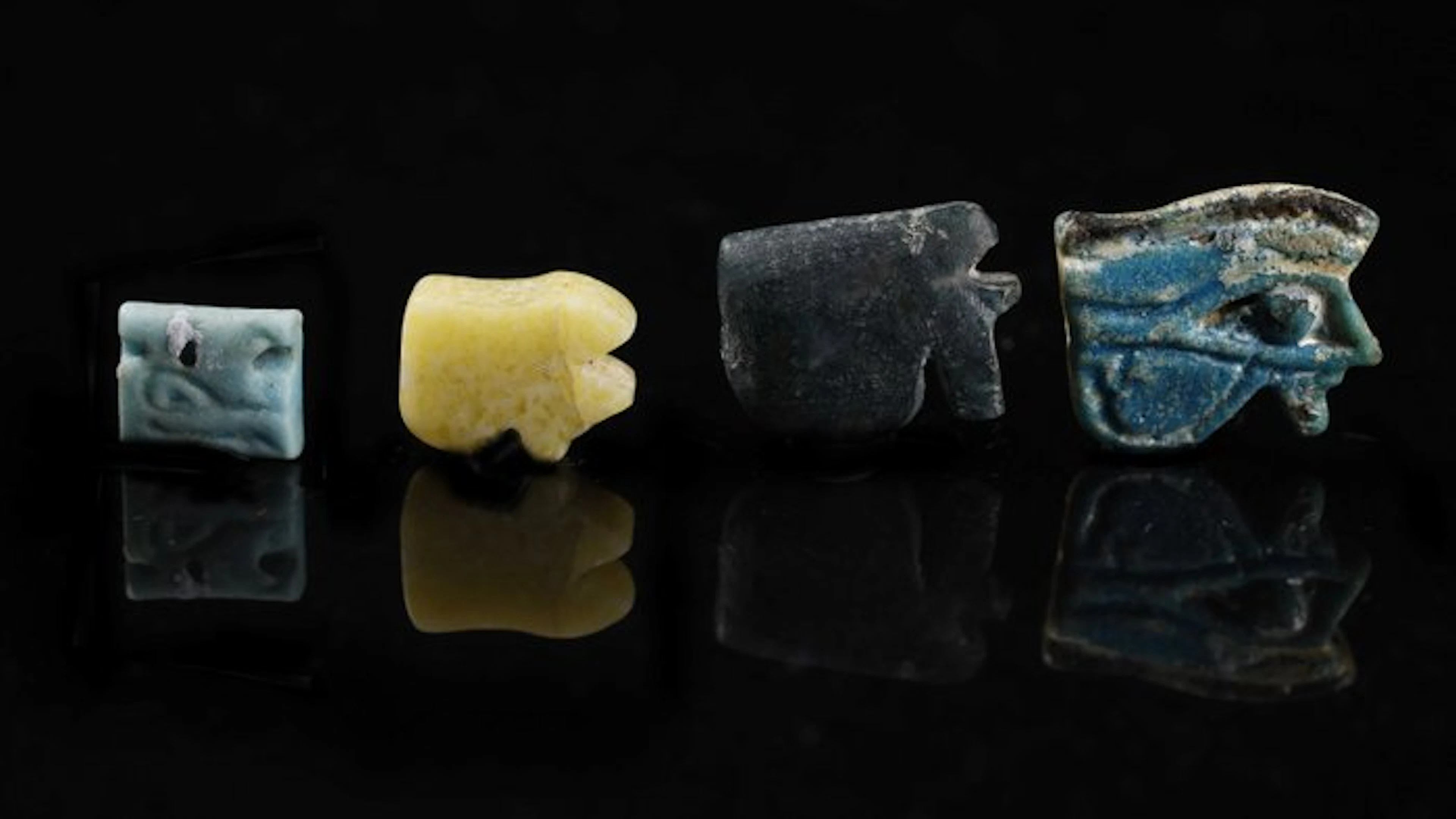 Ancient Egypt, lot of 4 Udjat amulets - 1.7 cm
