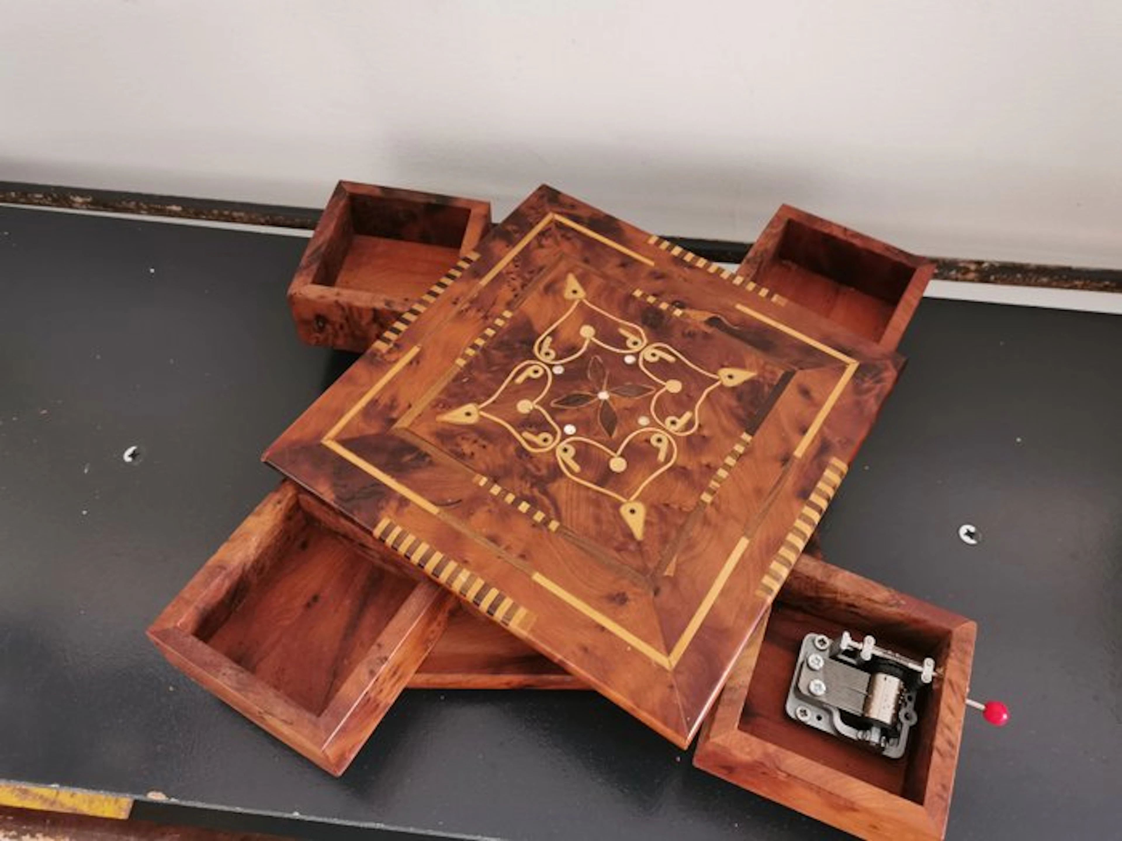 Jewellery box - Burr walnut - unique puzzle music box