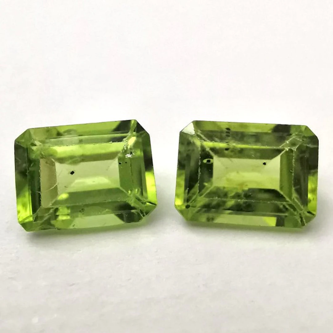 No reserve price - 2 pcs Peridot - 3.32 ct - Antwerp...