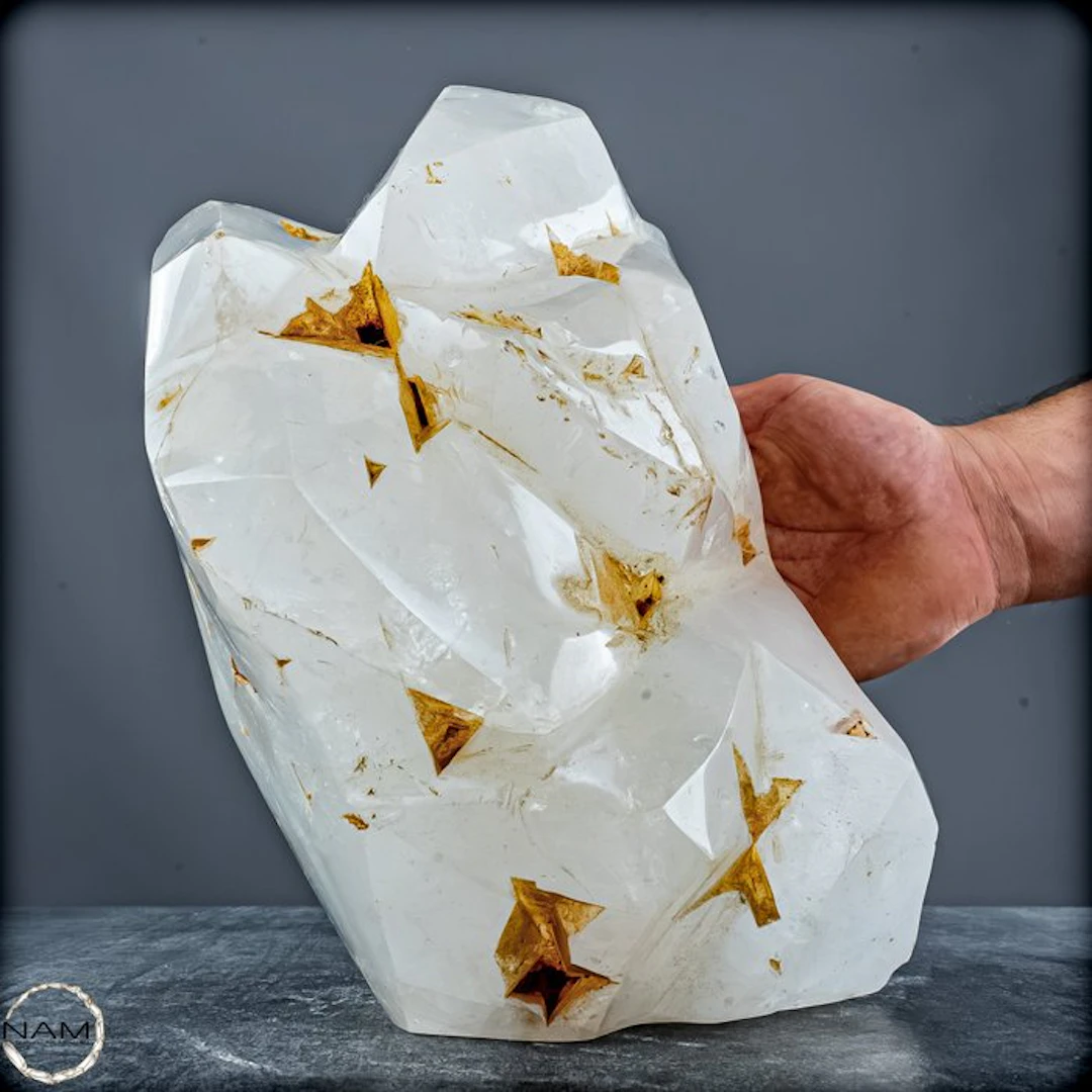 Lemurian quartz with gold-colored inclusions – Impressive...