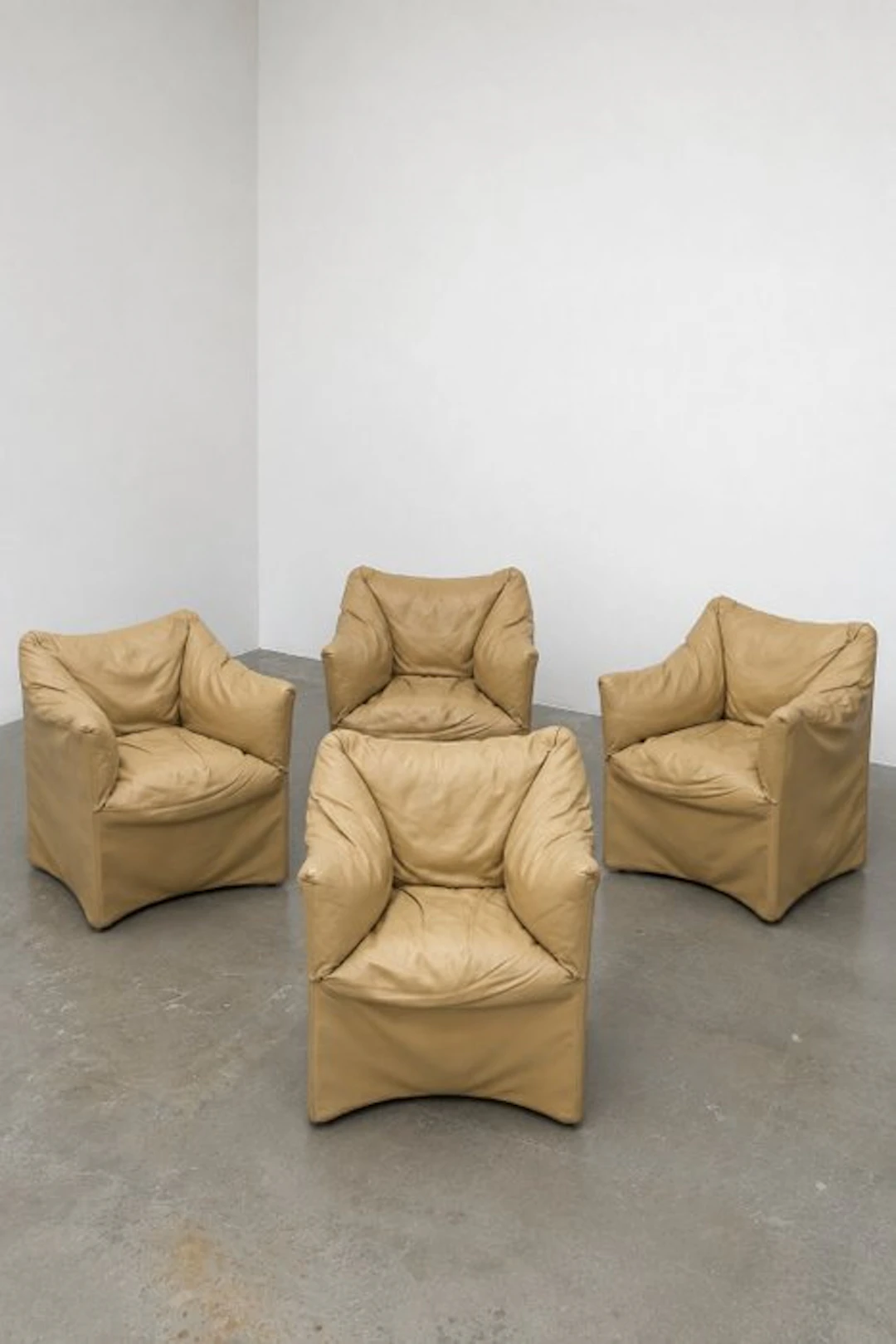 Cassina - Mario Bellini - Mod. 684 Piccole Tentazioni - Armchair (4) - Leather