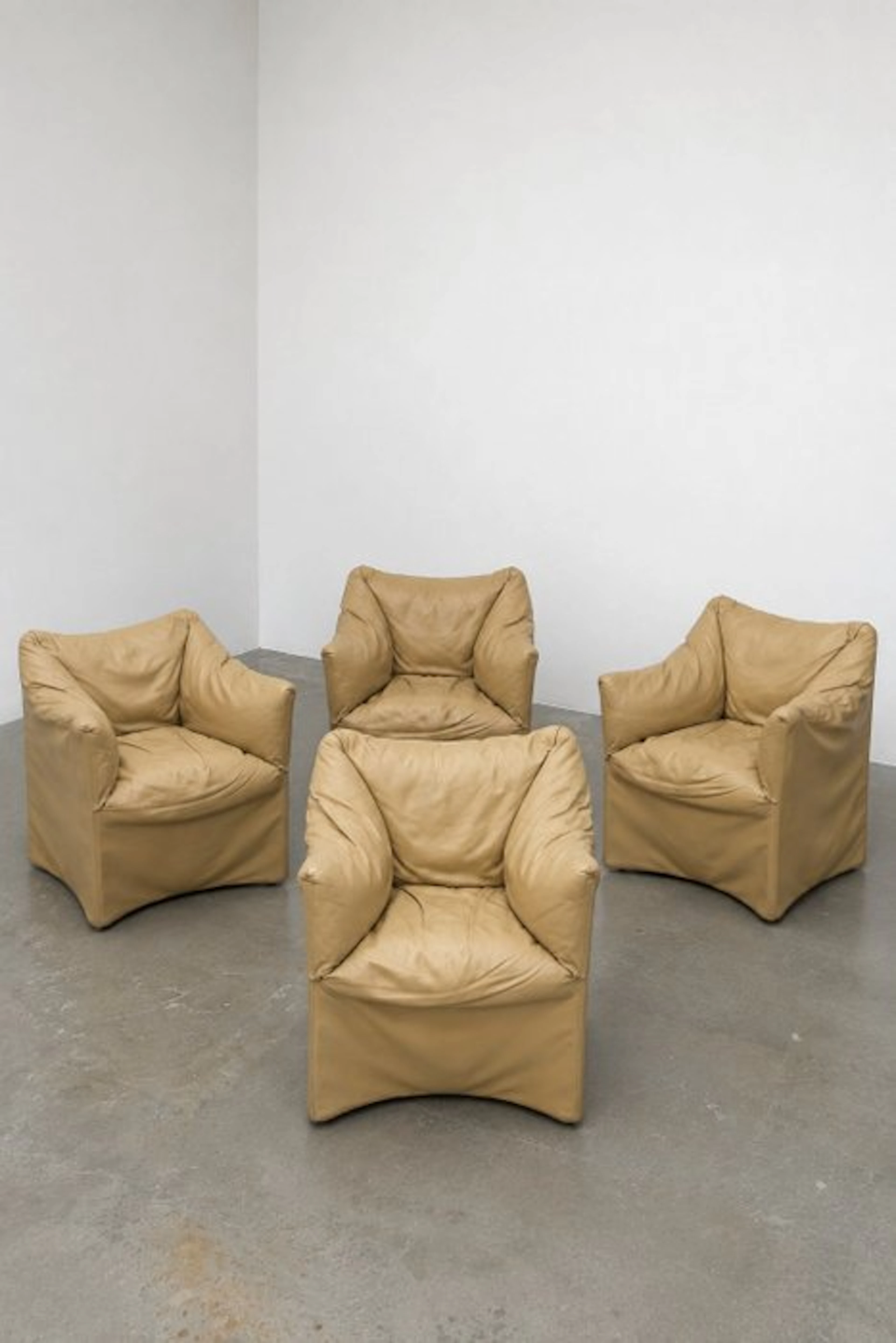 Cassina - Mario Bellini - Mod. 684 Piccole Tentazioni - Armchair (4) - Leather