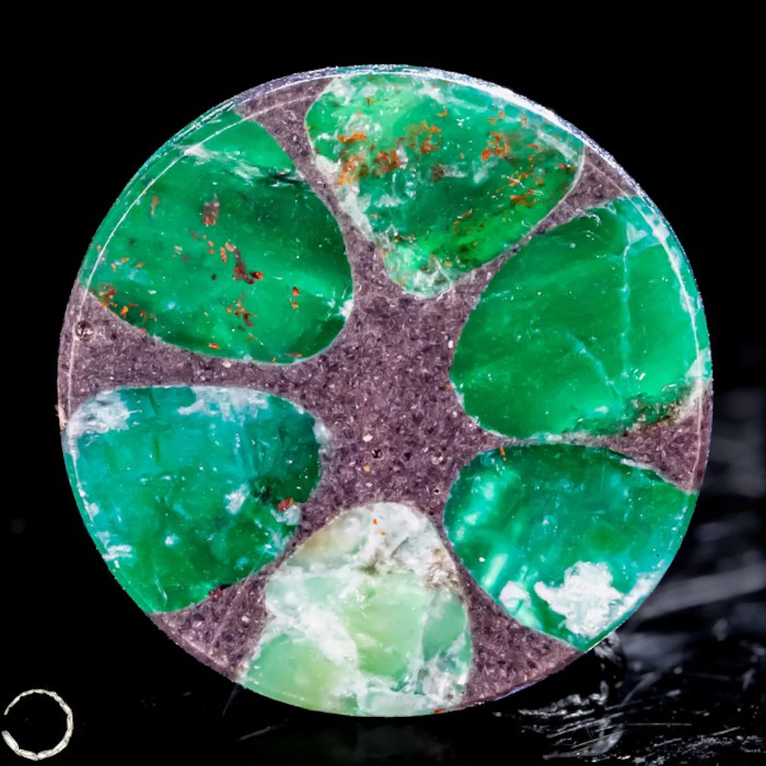 Emerald – Intense Green in exceptional design - 23.3 ct- 4.66 g