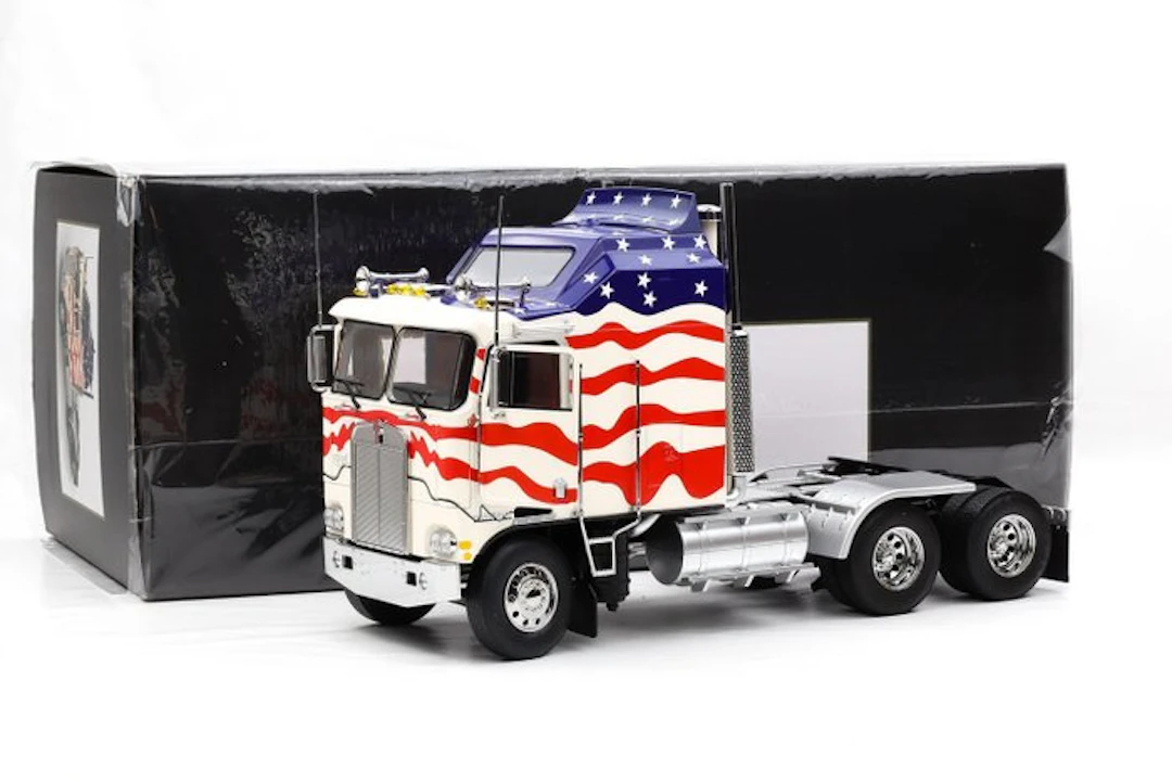 Road Kings 1:18 - Model car - Kenworth K100 Aerodyne (1976) "American Flag"