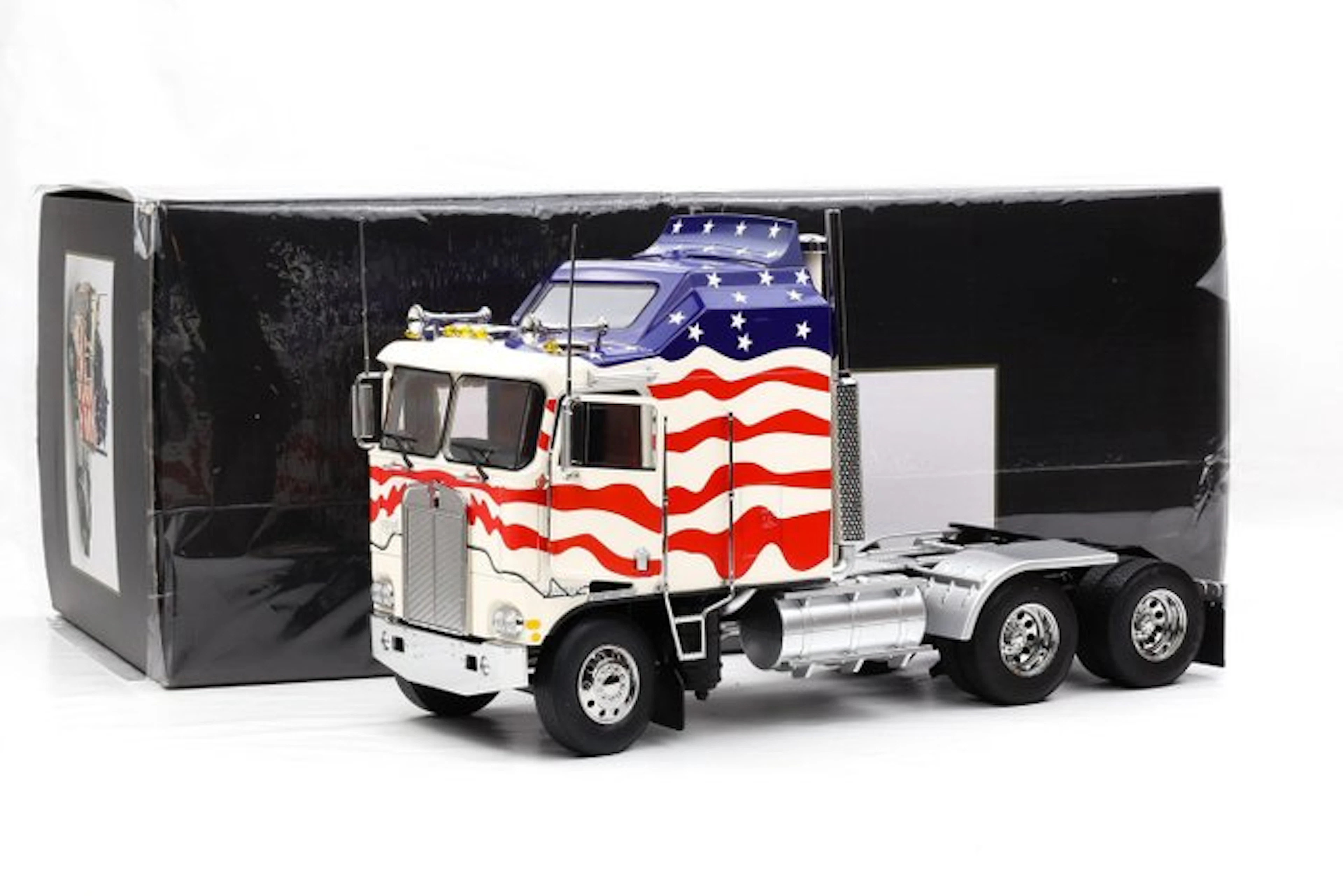 Road Kings 1:18 - Model car - Kenworth K100 Aerodyne (1976) "American Flag"