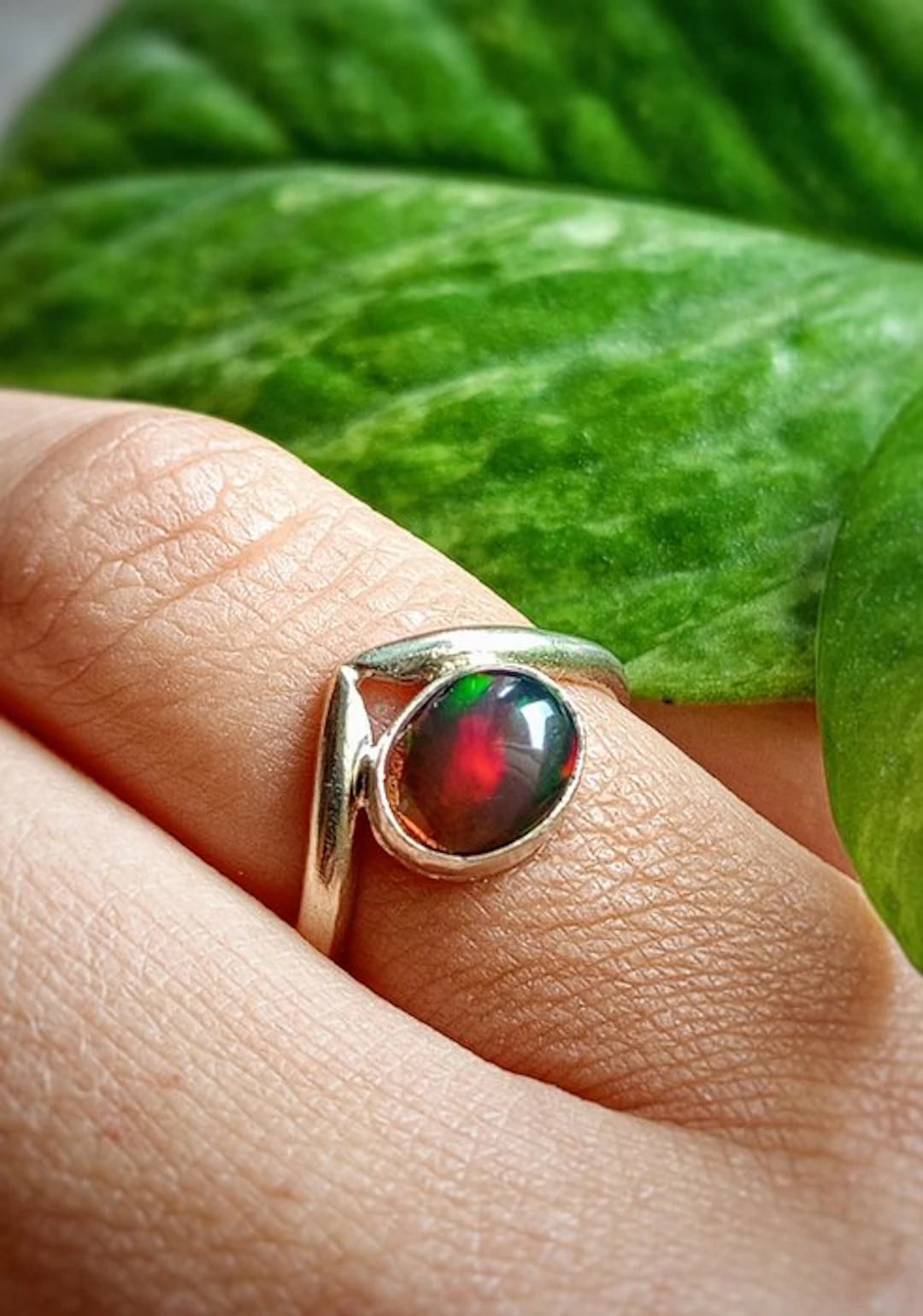 Handcrafted 'Irides' ring in 925 sterling silver with black opal