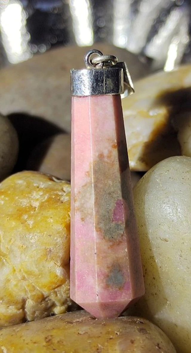 Rhodonite Pendant - High Quality - 20.45 Cts - No Reserve Price- 4.09 g