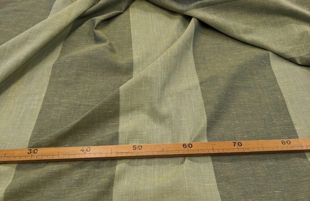 Armonia in Verde: Tendaggio Artigianale di Lusso con...