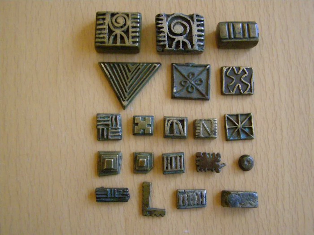 Twenty antique geometric gold weights