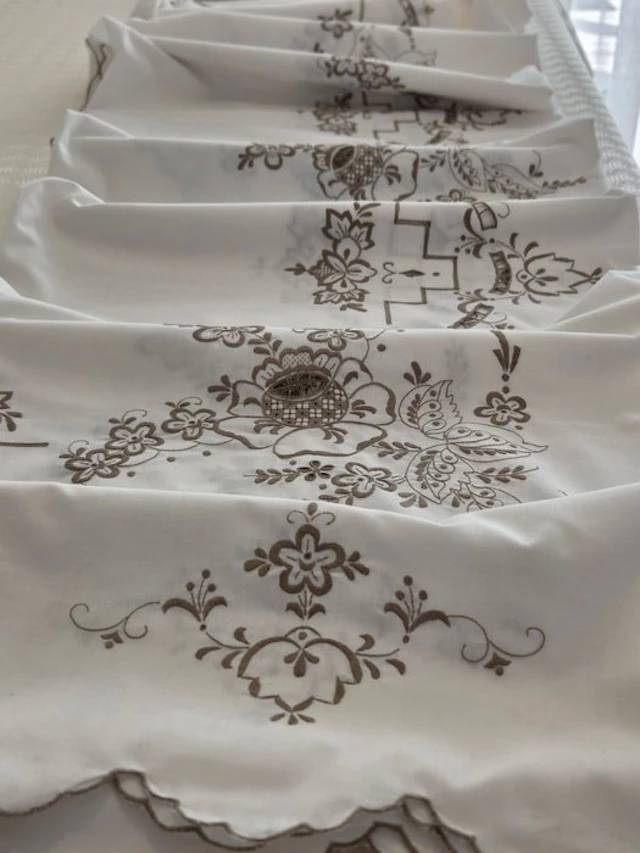 Tablecloth - 262 cm - 172 cm