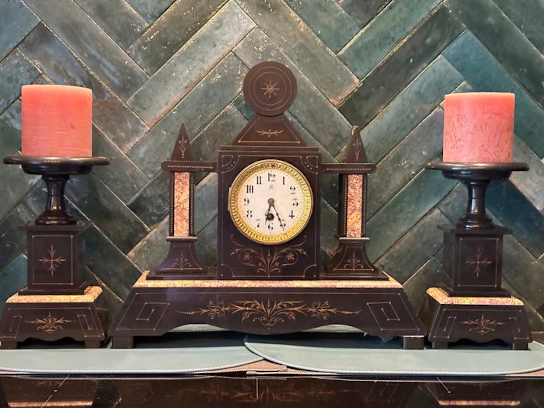 Clock and garniture set - Antique - rosé & black marble - 1910-1920