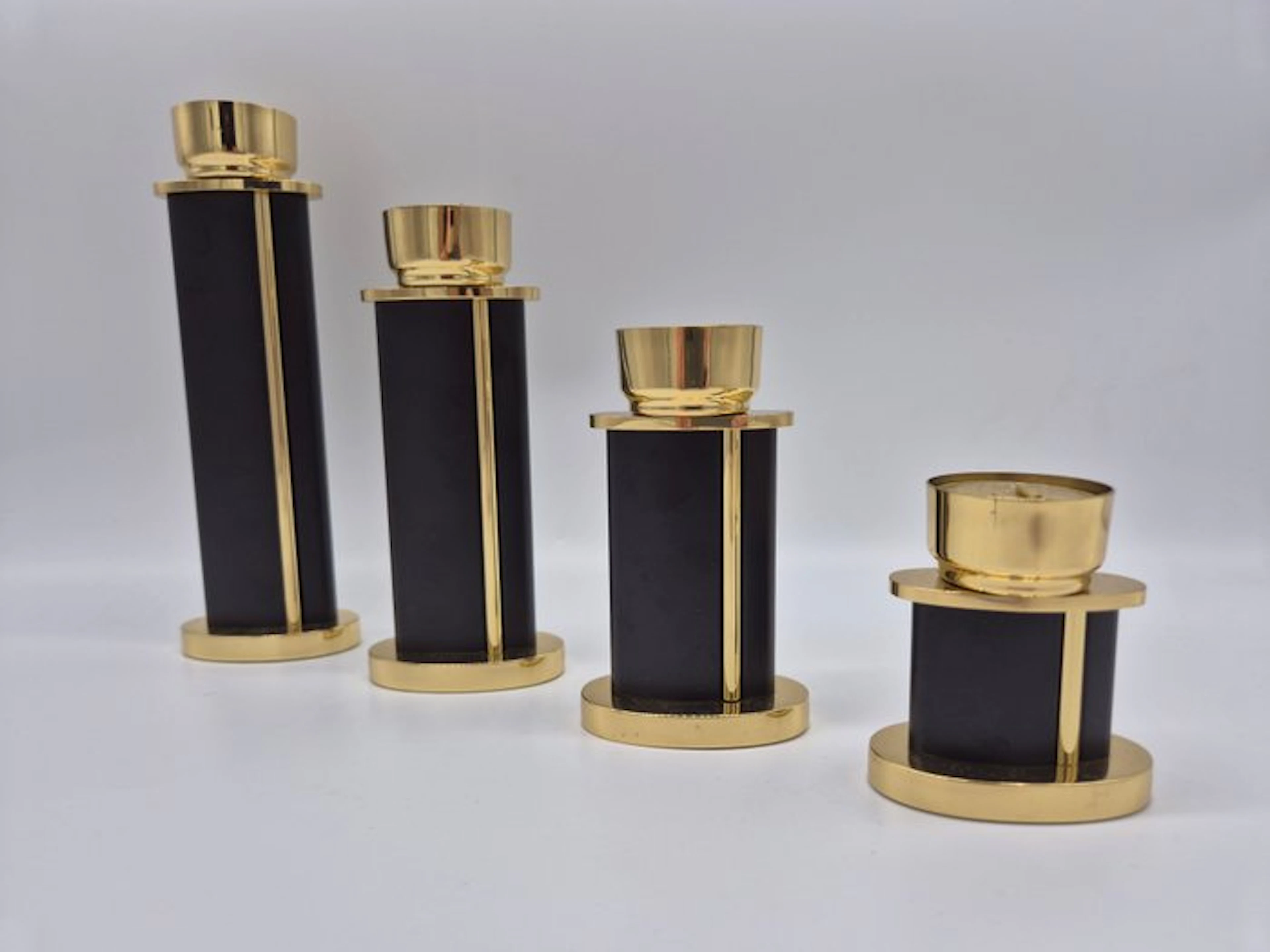 4 Postmoderne Kerzenhalter in Staffelform - Tealight holder (4) - Brass