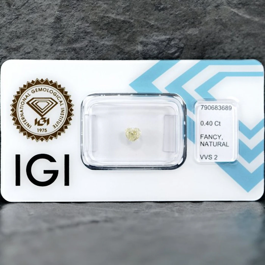 No reserve price - 1 pcs Diamond (Natural coloured)...