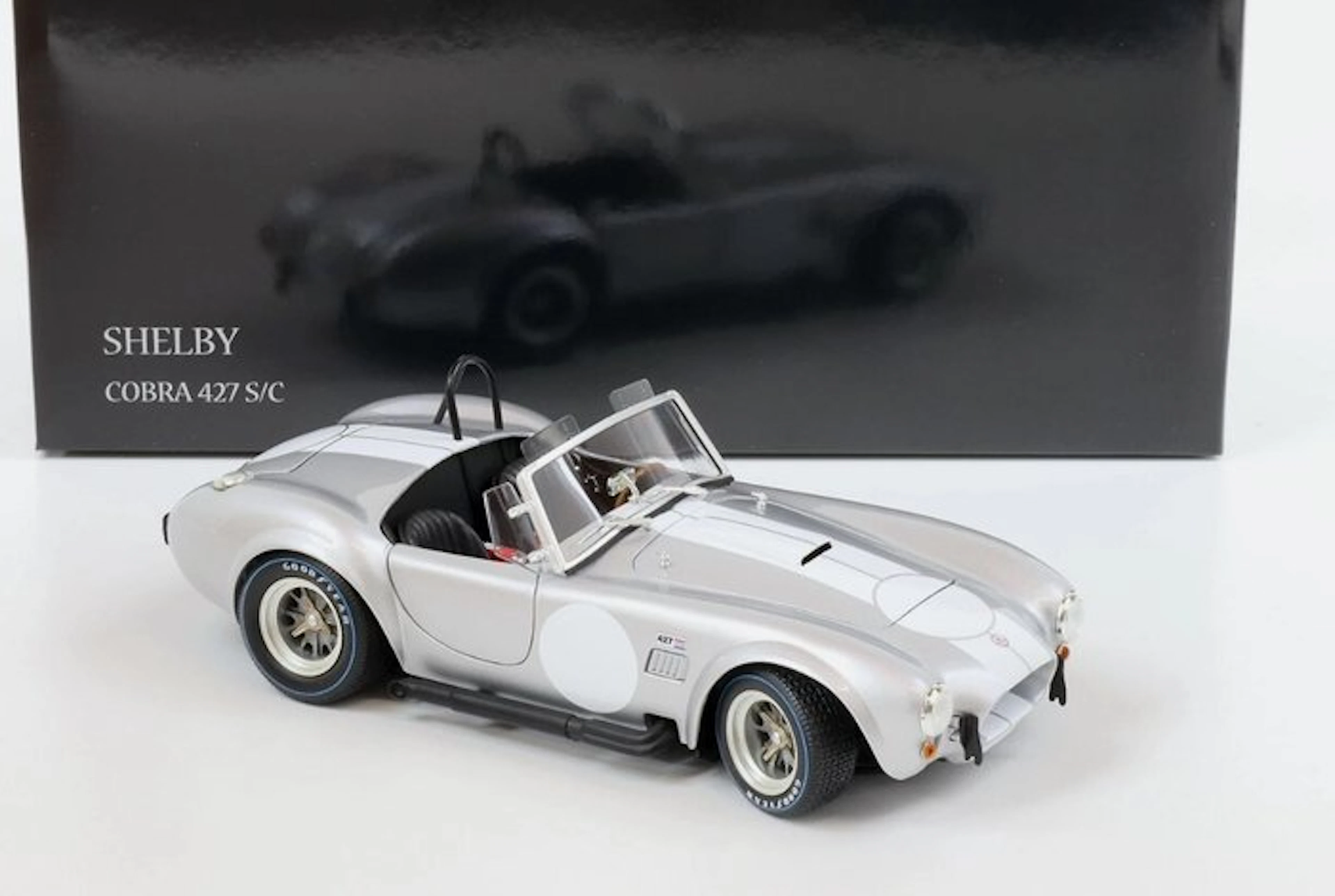 Kyosho 1:18 - Model car - Shelby Cobra 427 S/C (1962)