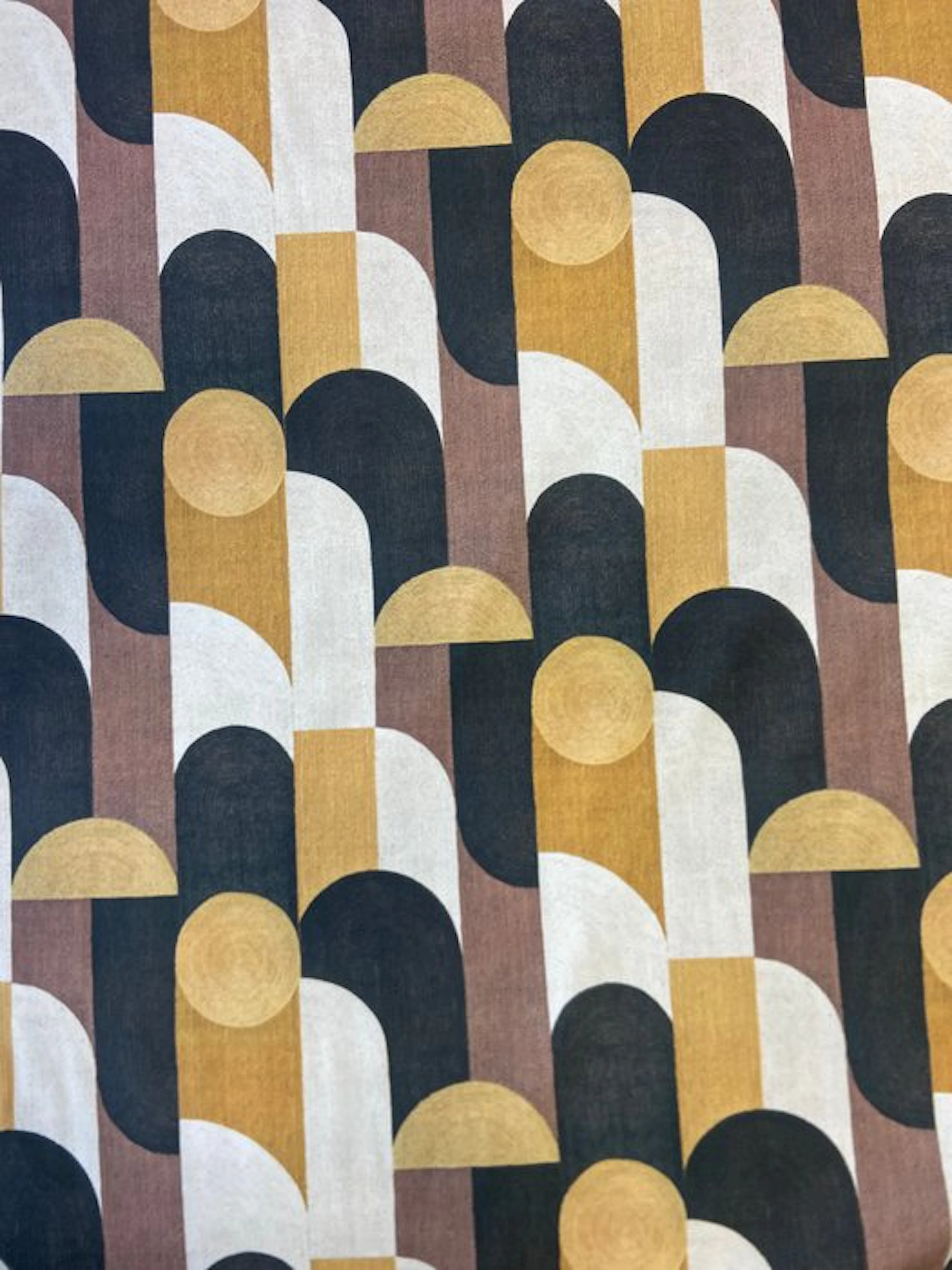 1707★ Fabric with contemporary geometric digital print...