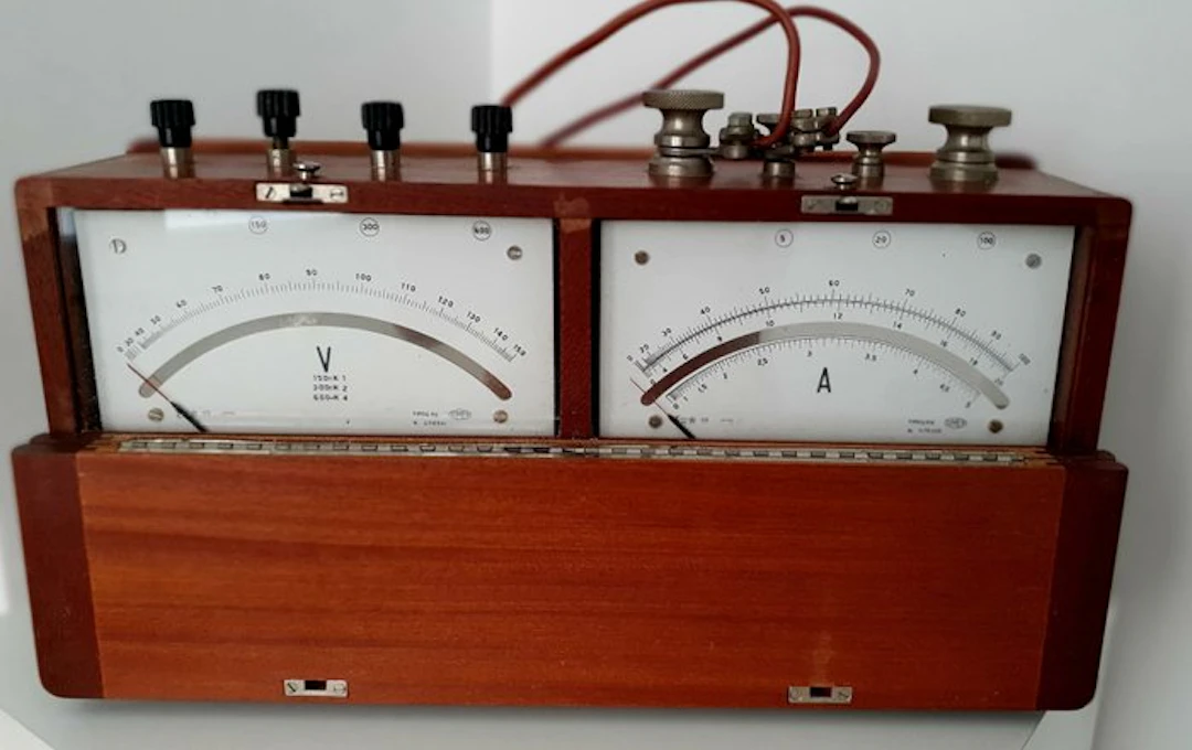 Technical instrument - Italy - 1950-1960 - Aperometer & Voltmeter