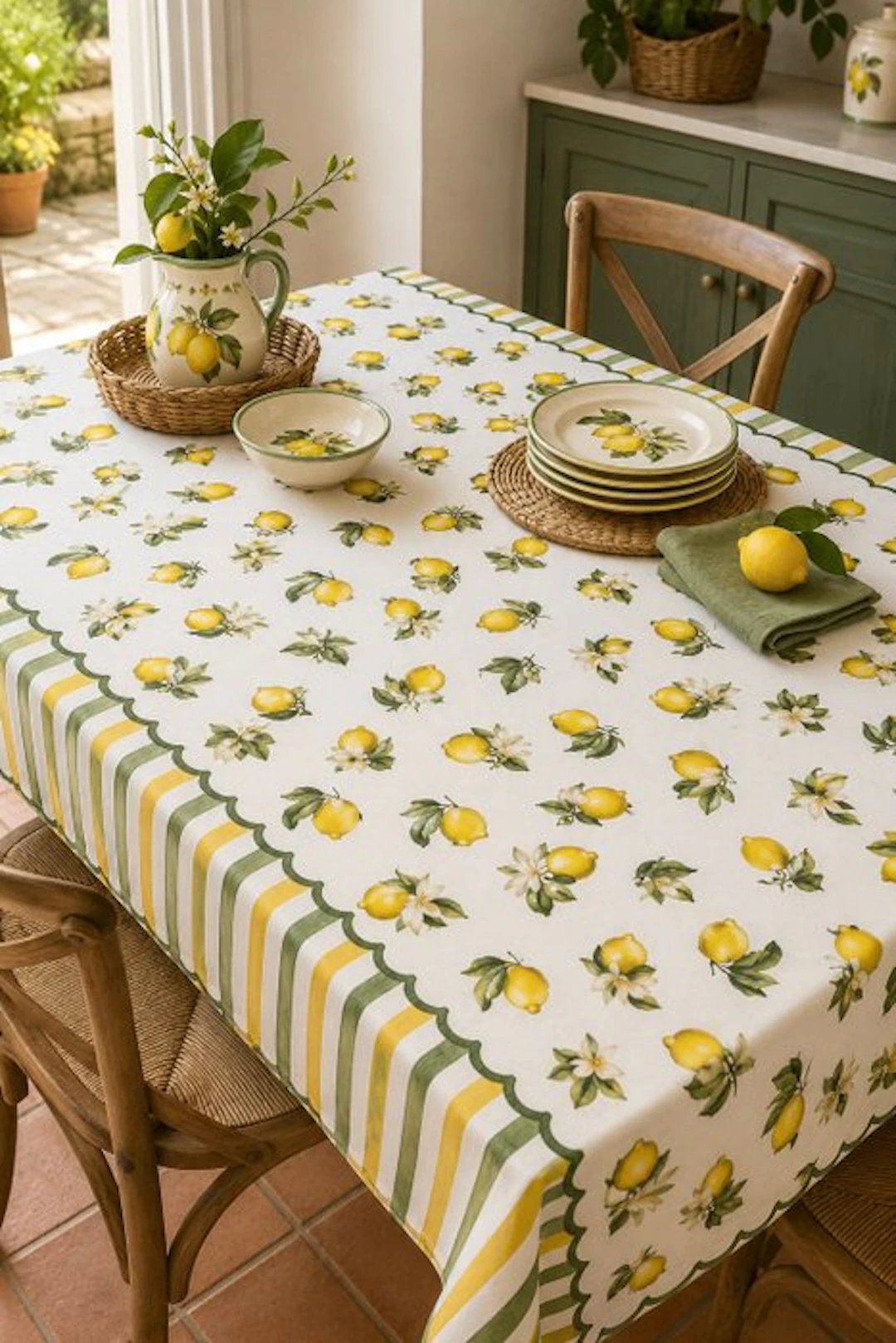 Elegant tablecloth for large gatherings