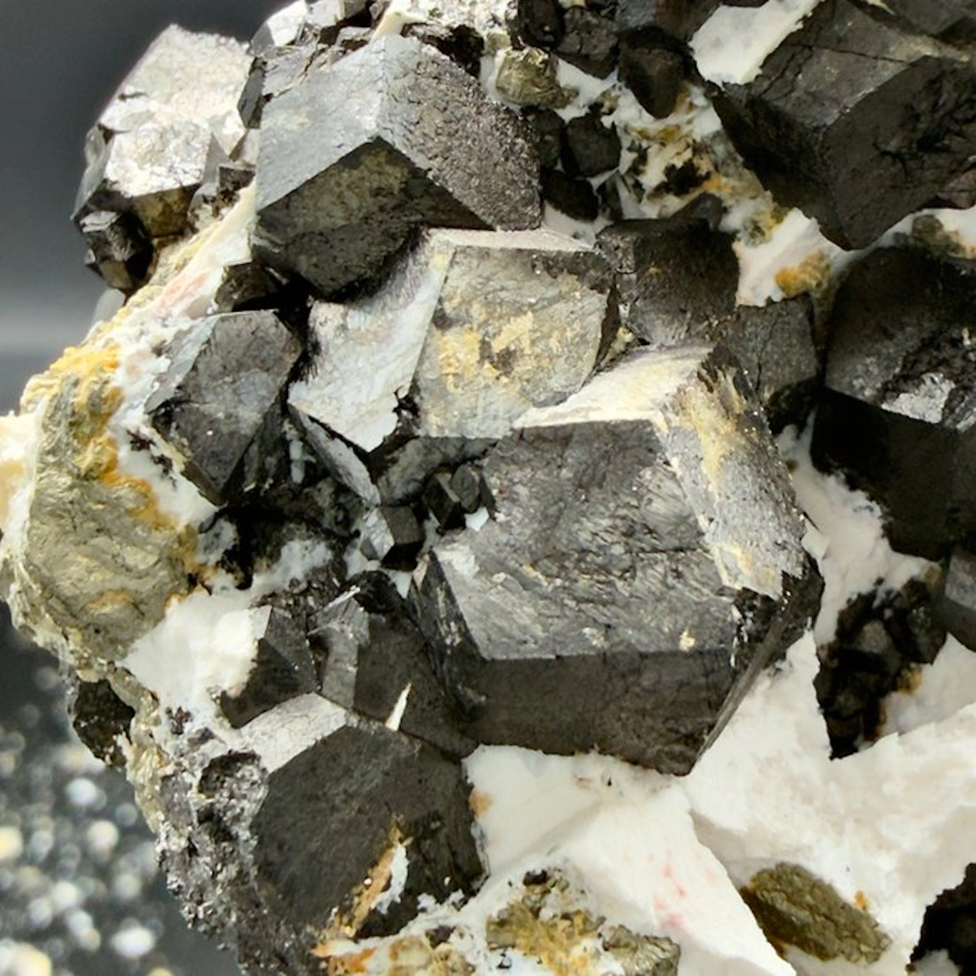 Magnetite Rough - Height: 15 cm - Width: 11 cm- 1810 g - (1)