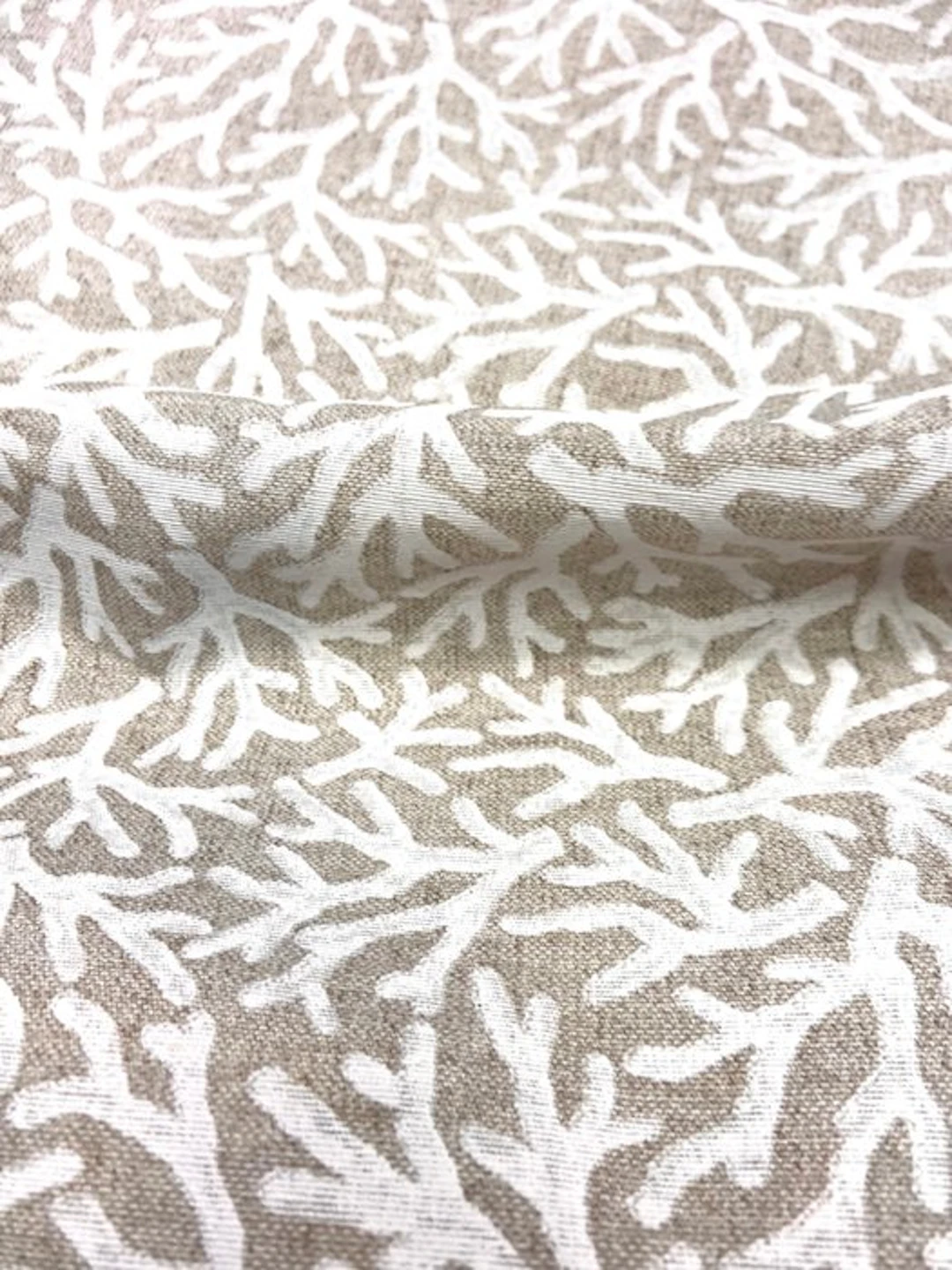 1573★Elegant and delicate fabric with a marine coral...