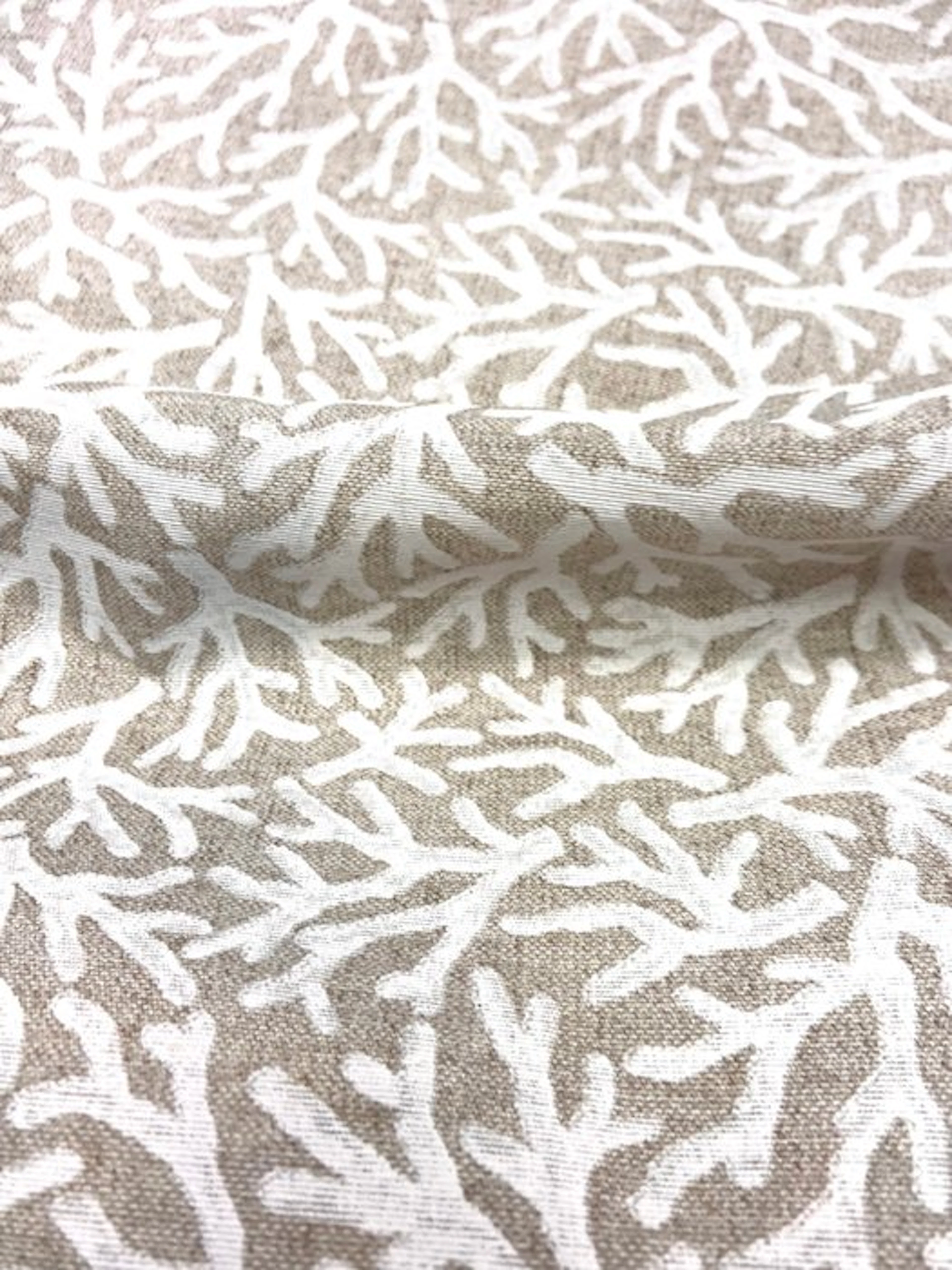 1573★Elegant and delicate fabric with a marine coral...