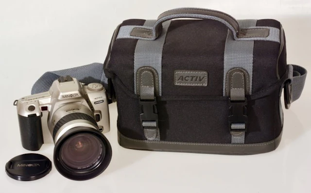 Minolta 404si Dynax Single lens reflex camera (SLR)