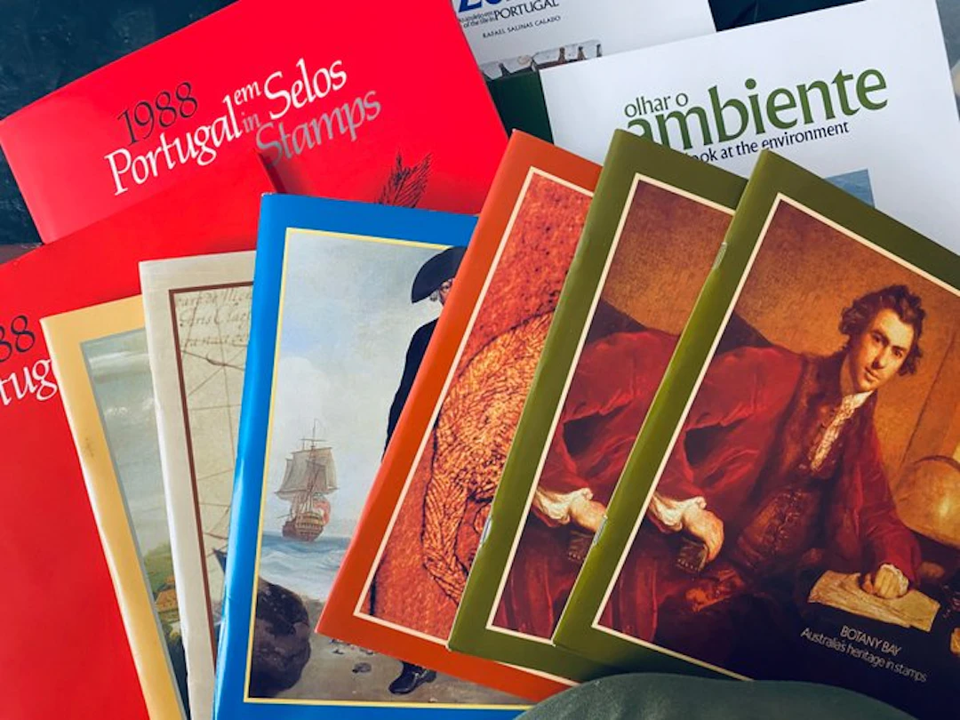 World - Batch of mint-condition editions in Books Australia + Portugal