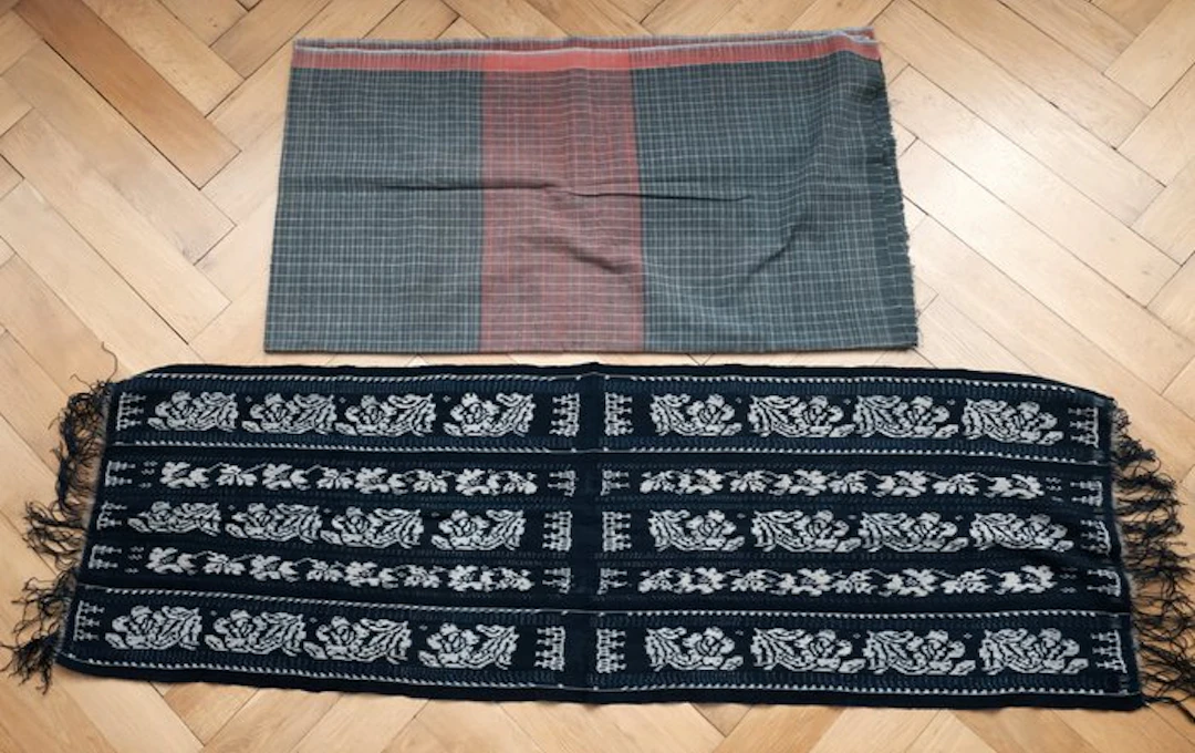 Hip cloth from Bali, ikat shawl from Savu, Indonesia - Cotton - mid